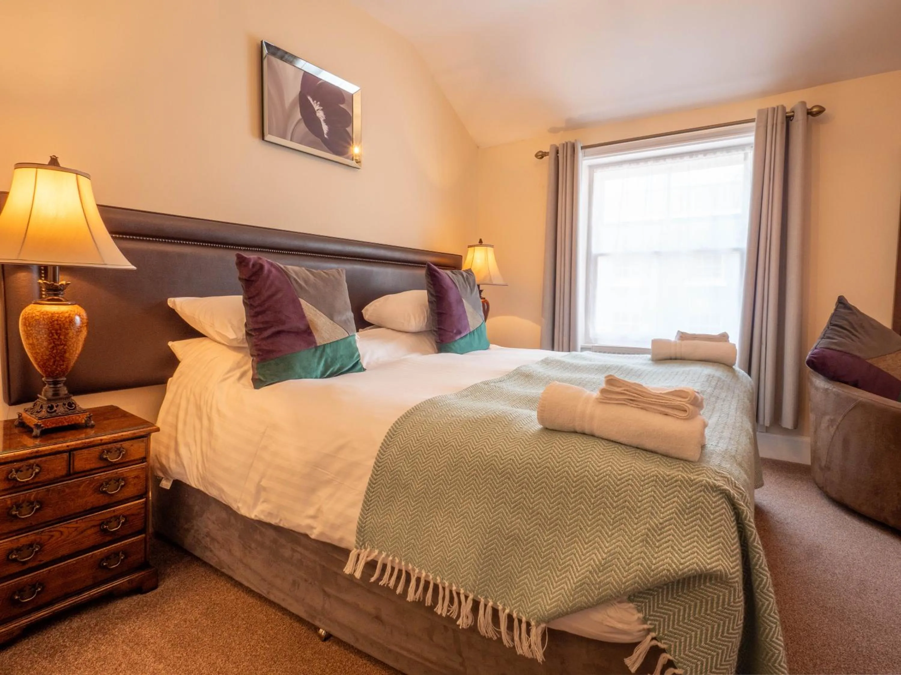 Bedroom, Bed in The Black Boy Inn