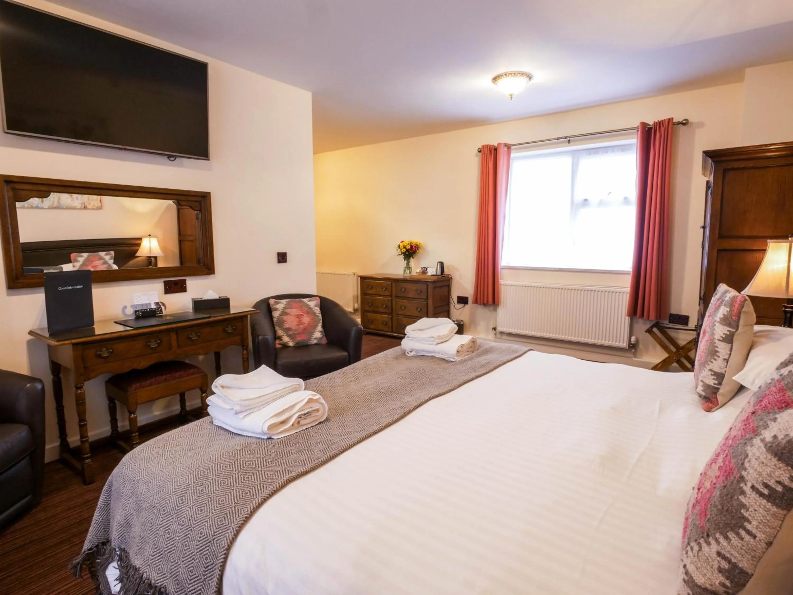 Bedroom, Bed in The Black Boy Inn