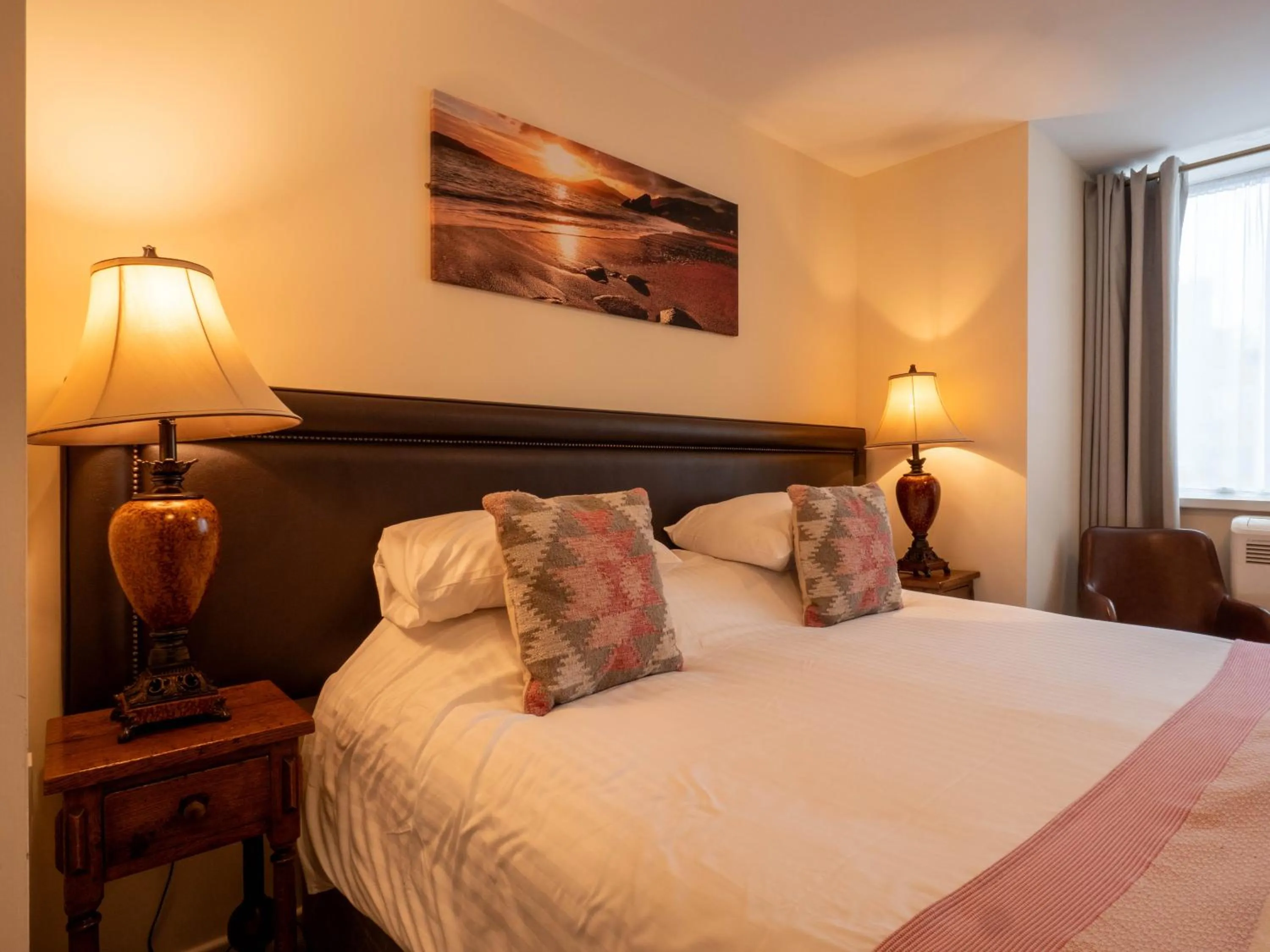 Bedroom, Bed in The Black Boy Inn