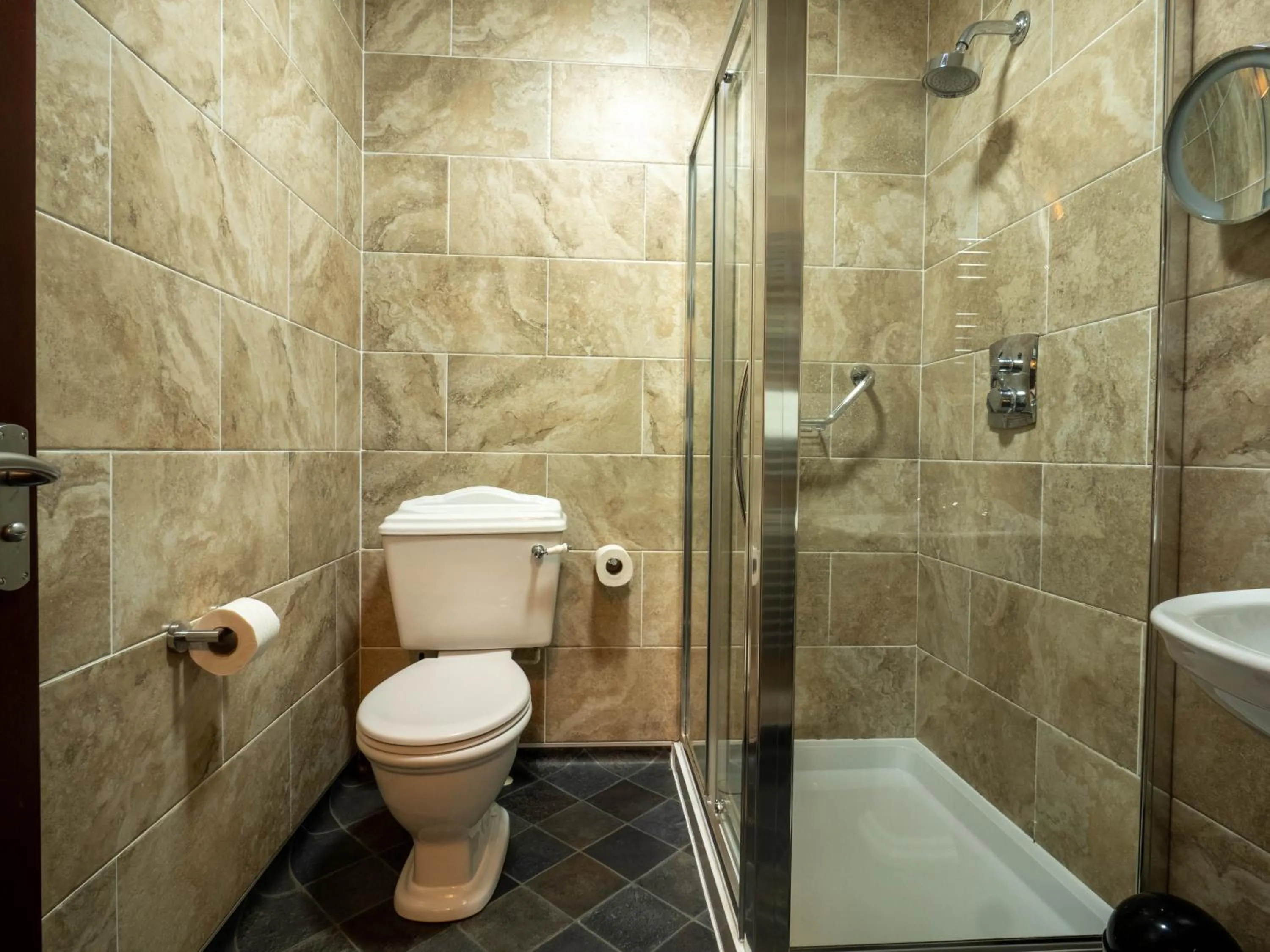 Bathroom in The Black Boy Inn