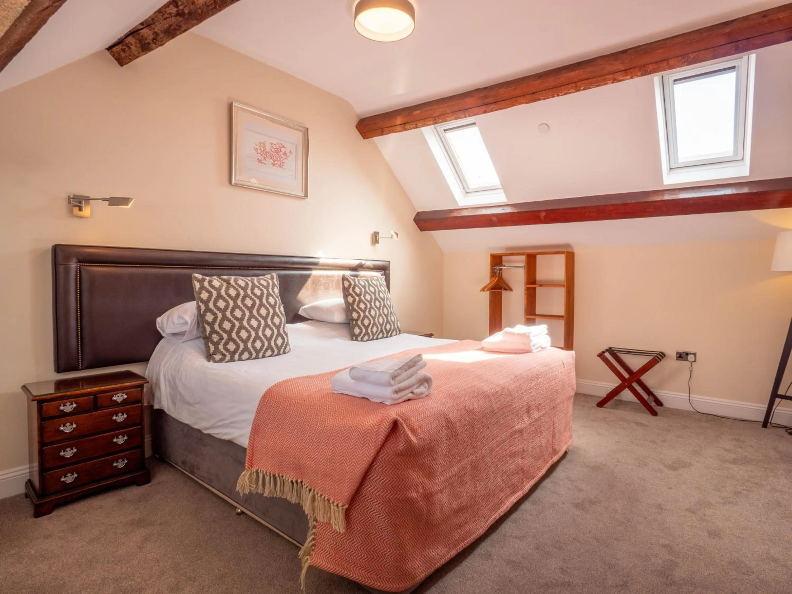 Bedroom, Bed in The Black Boy Inn