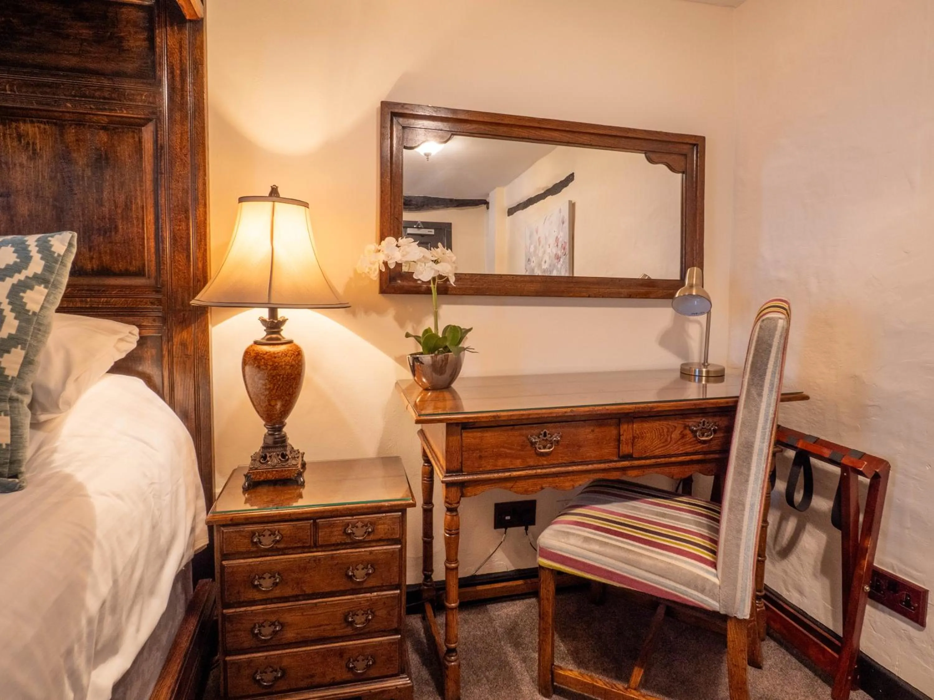 Bedroom, Bed in The Black Boy Inn