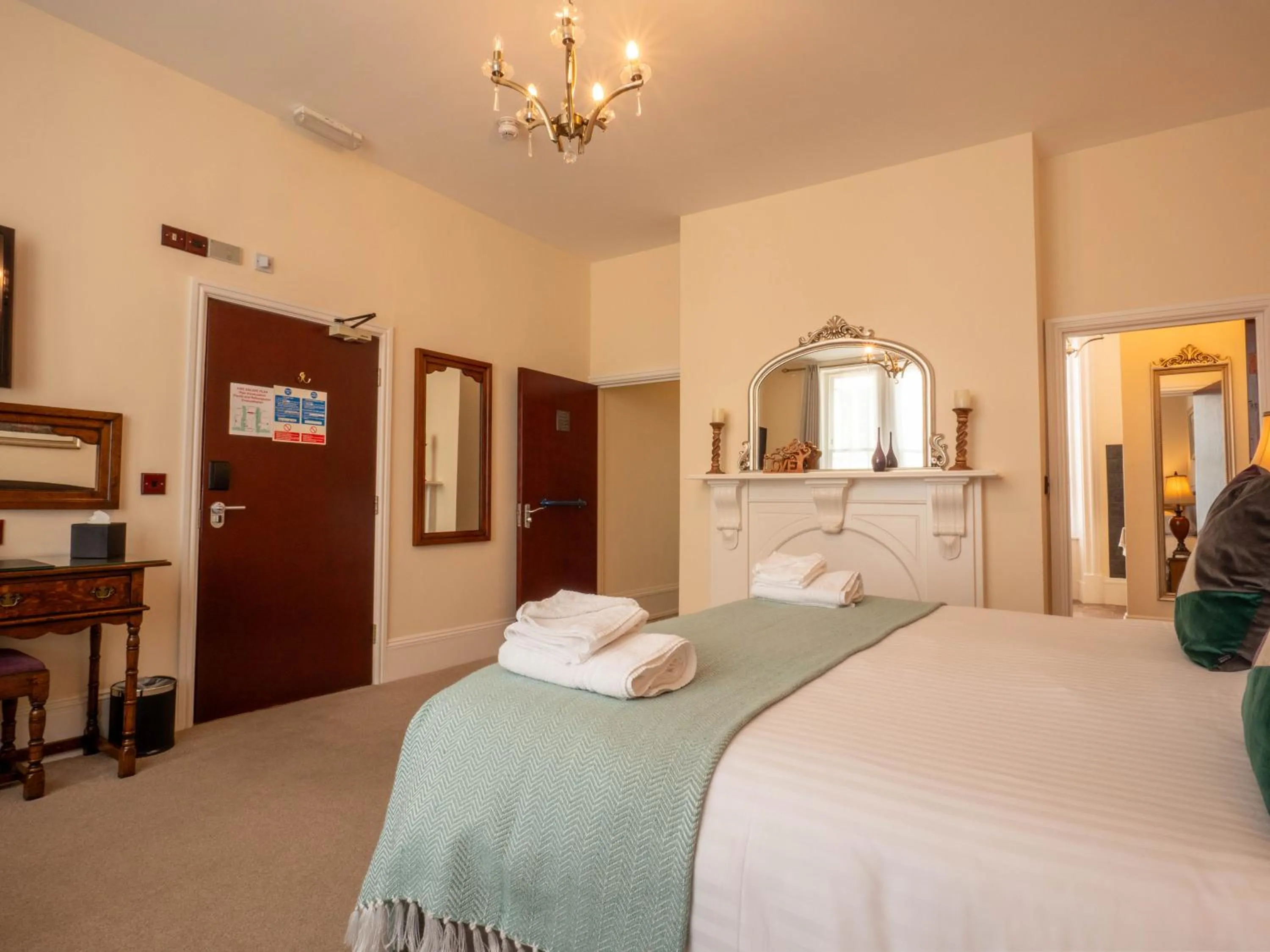 Bedroom, Bed in The Black Boy Inn