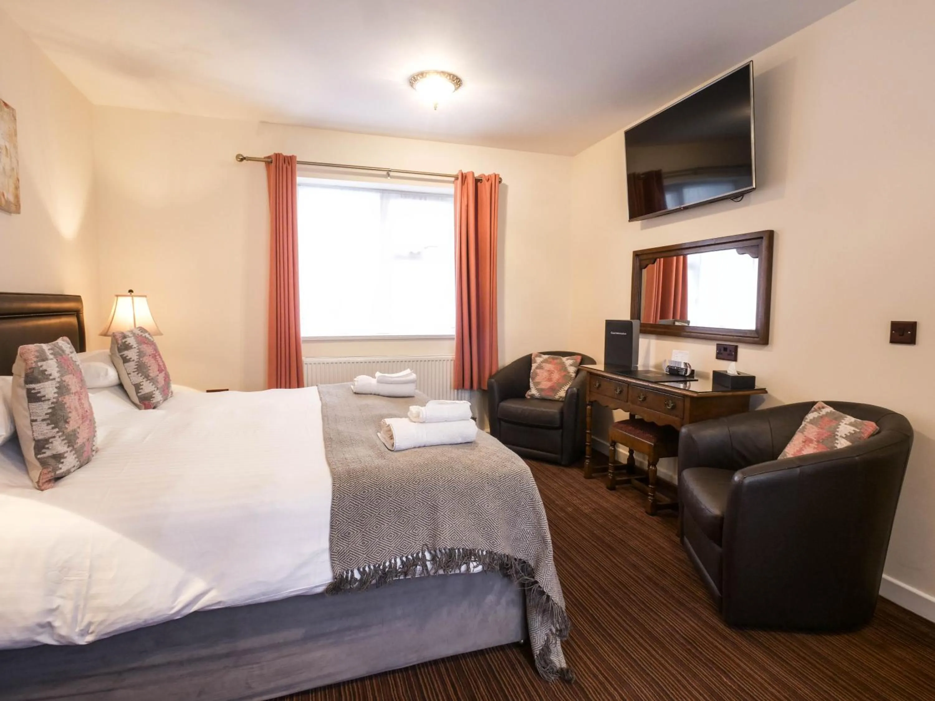 Bedroom, Bed in The Black Boy Inn