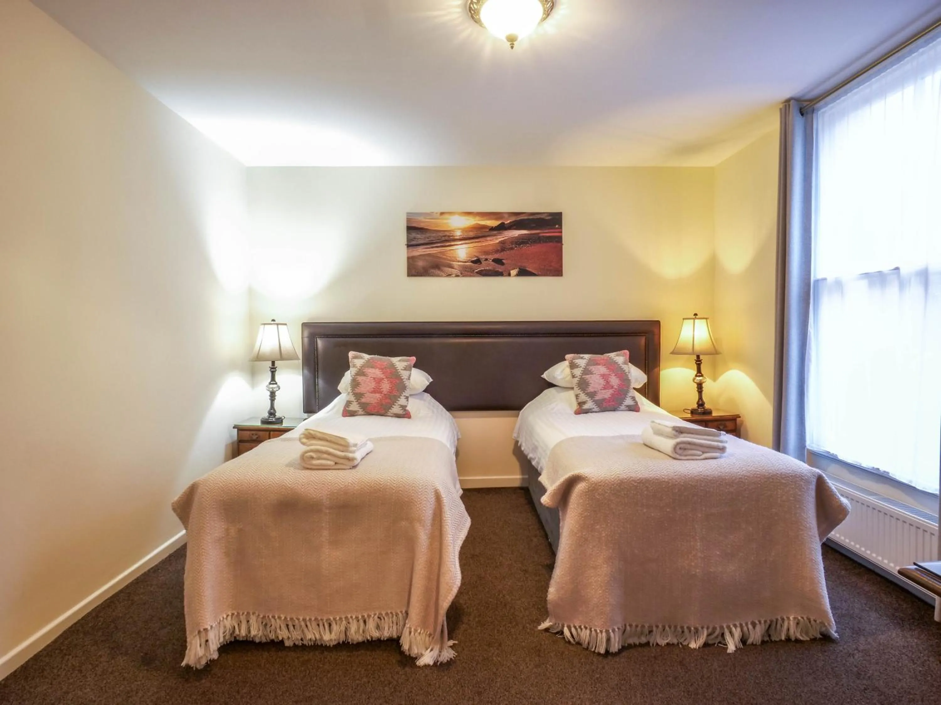 Bedroom, Bed in The Black Boy Inn
