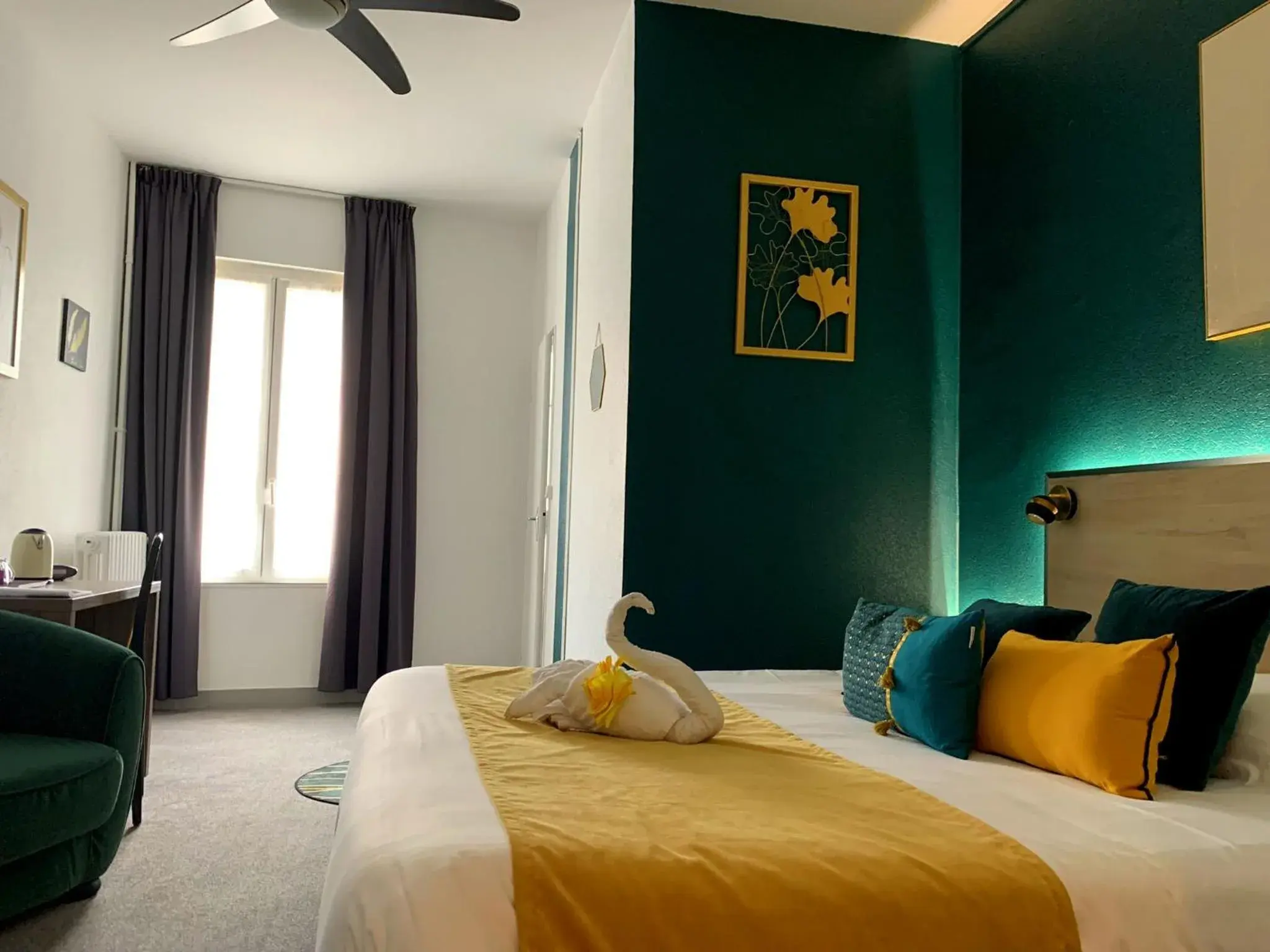 Comfort Double Room in Hotel de France Citotel Comfort Double Room in Hotel de France Citotel