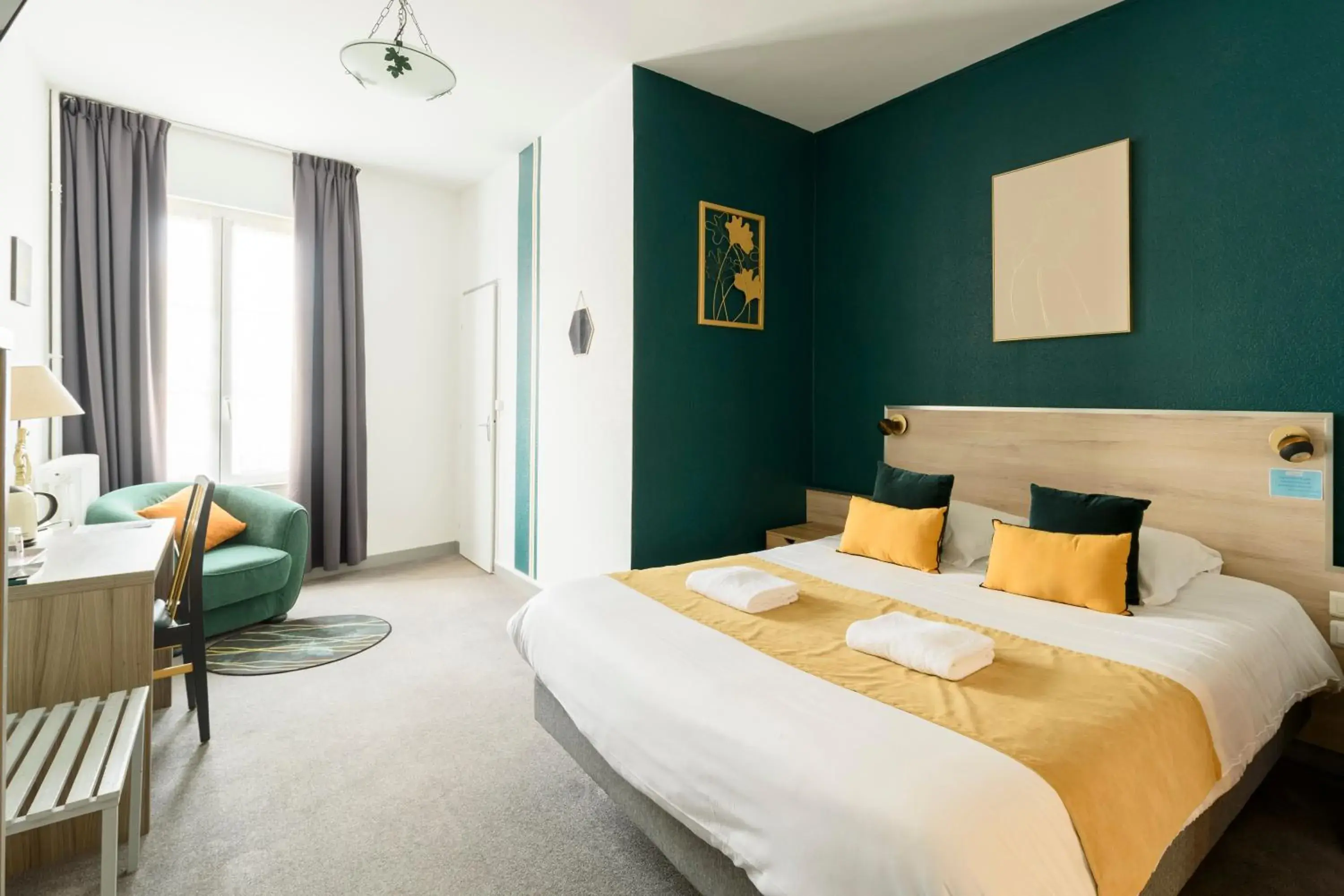 Comfort Double Room in Cit' Hotel de France Comfort Double Room in Cit' Hotel de France