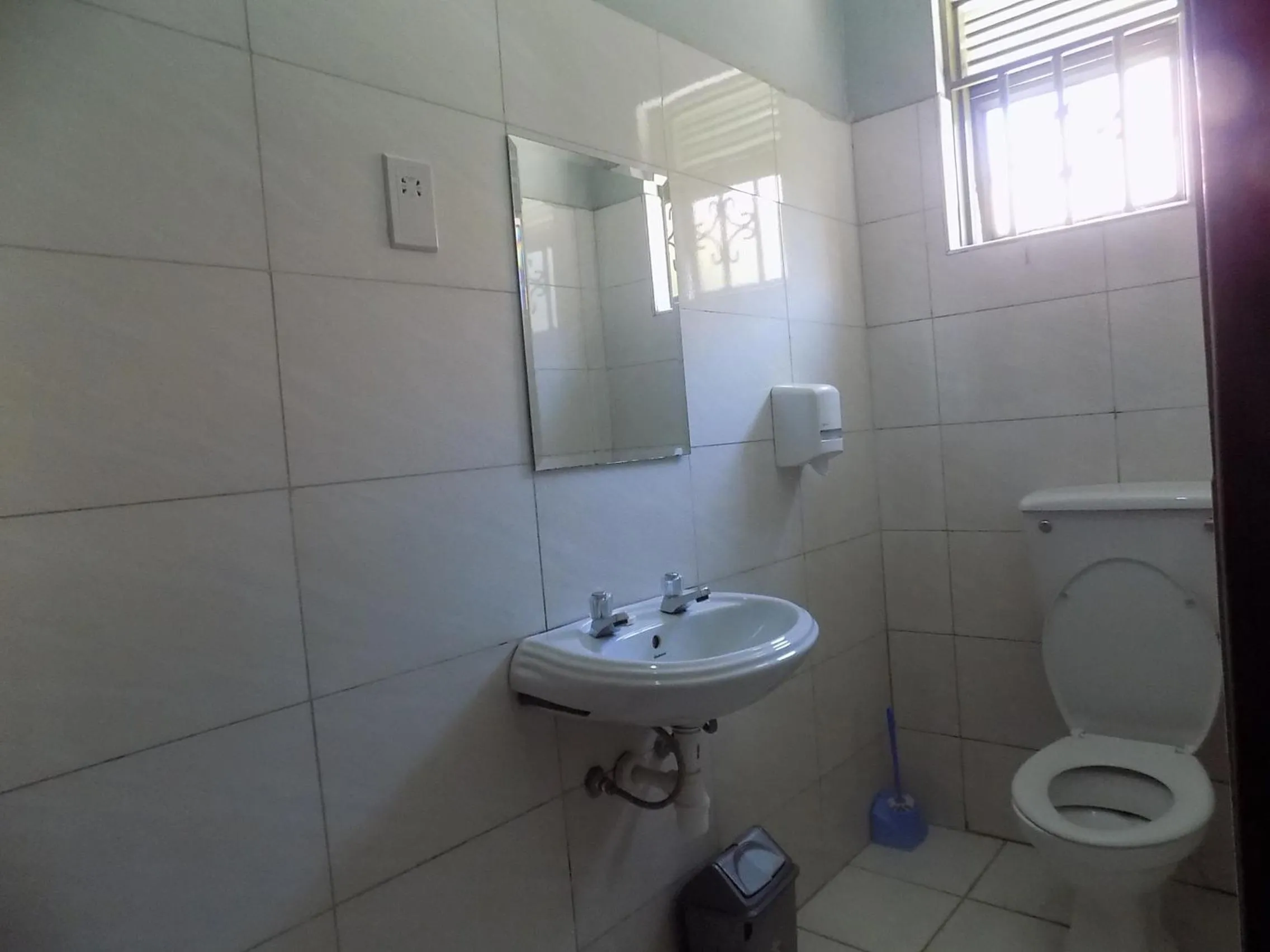 Toilet in Etana Motel Kampala