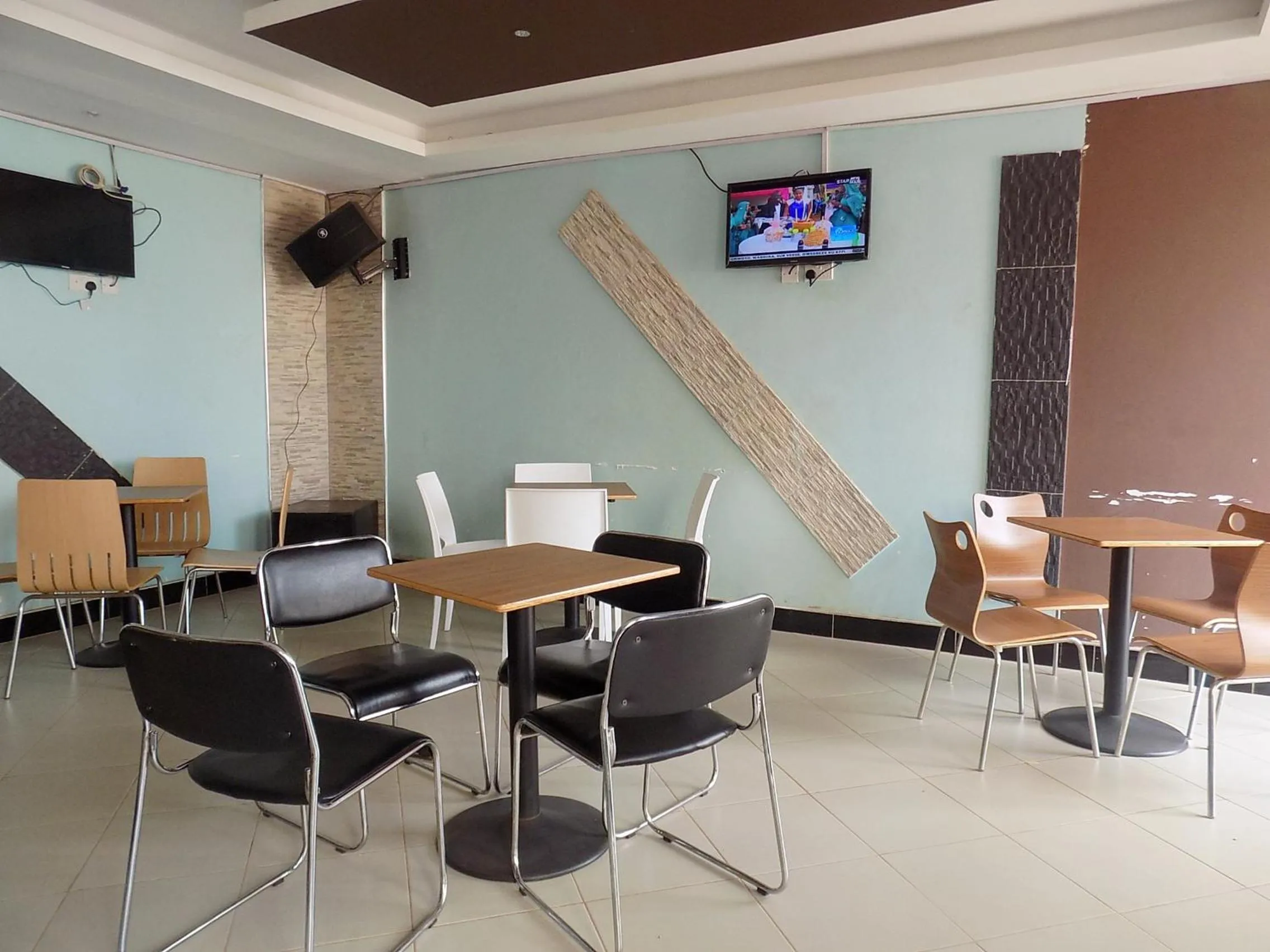 Restaurant/places to eat in Remmings Hotel Kampala