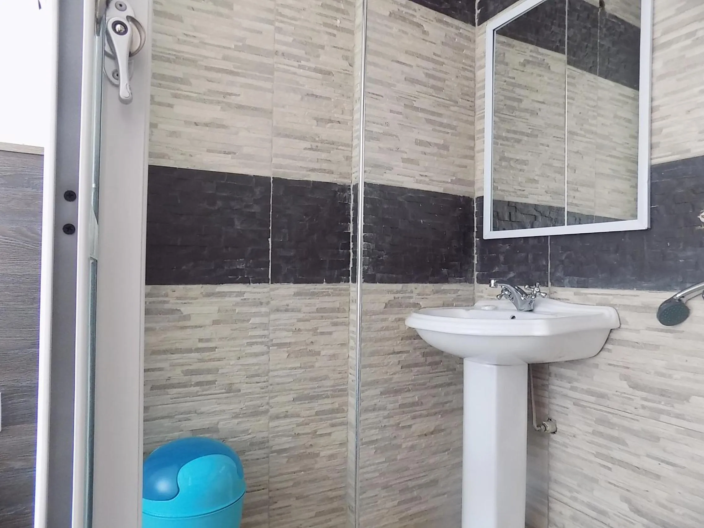 Bathroom in Remmings Hotel Kampala