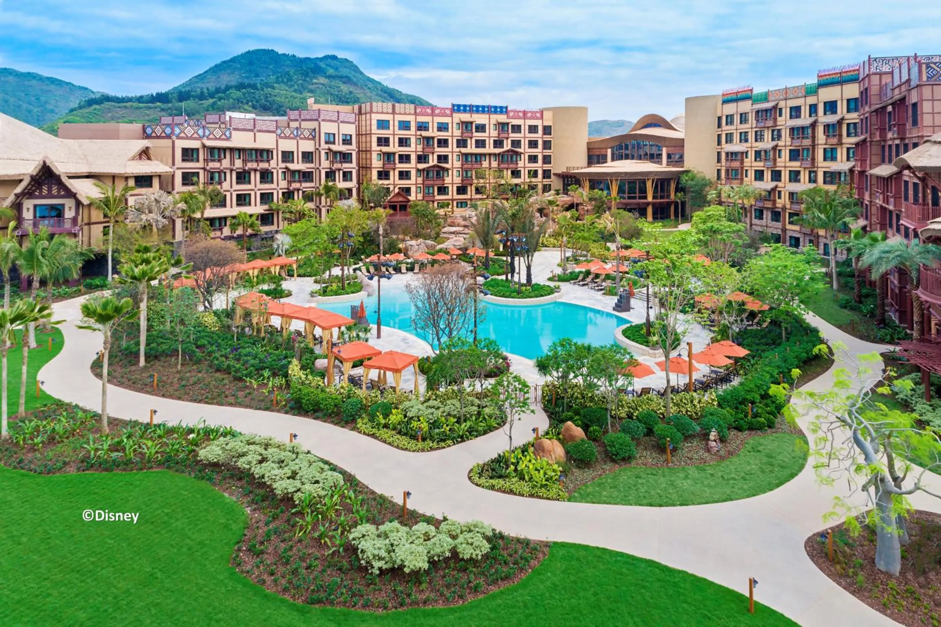 Property building in Disney Explorers Lodge