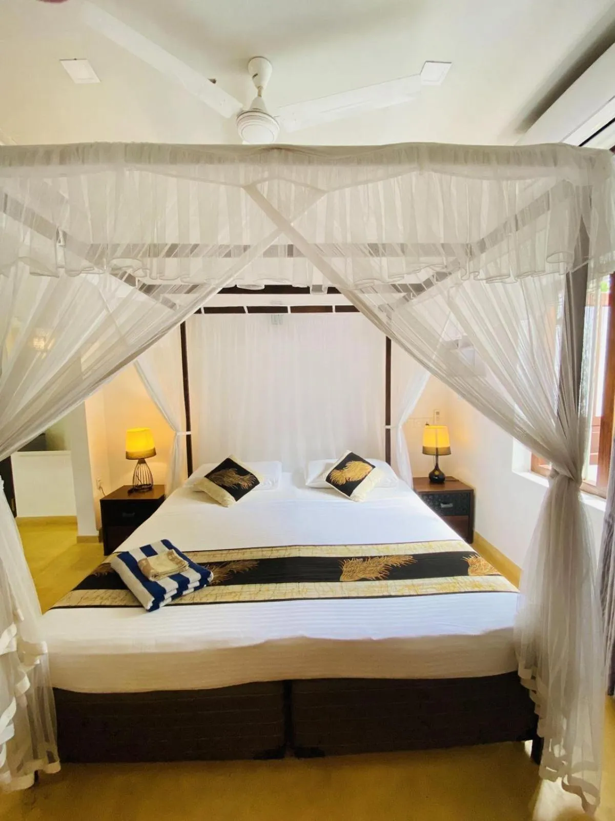 Bed in Glamour Mirissa