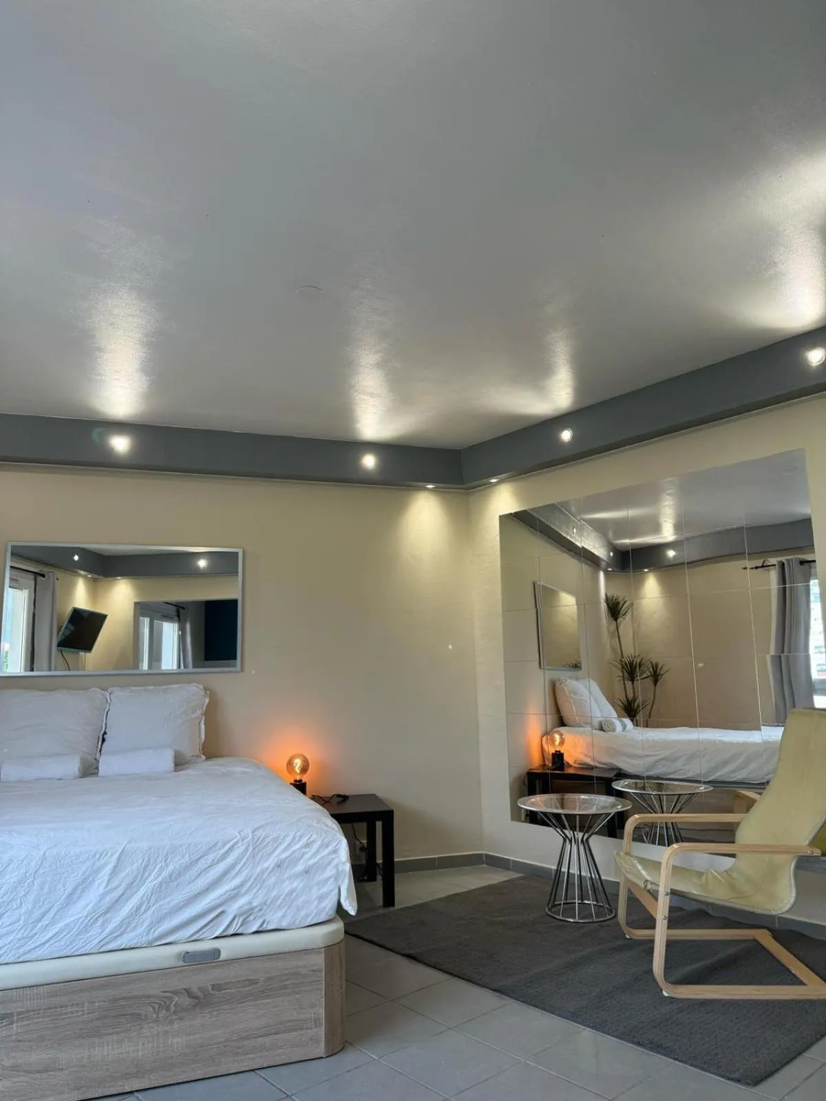 Bedroom, Bed in Appart' Hôtel Fauriel Saint-Etienne Parking privé balcon wifi