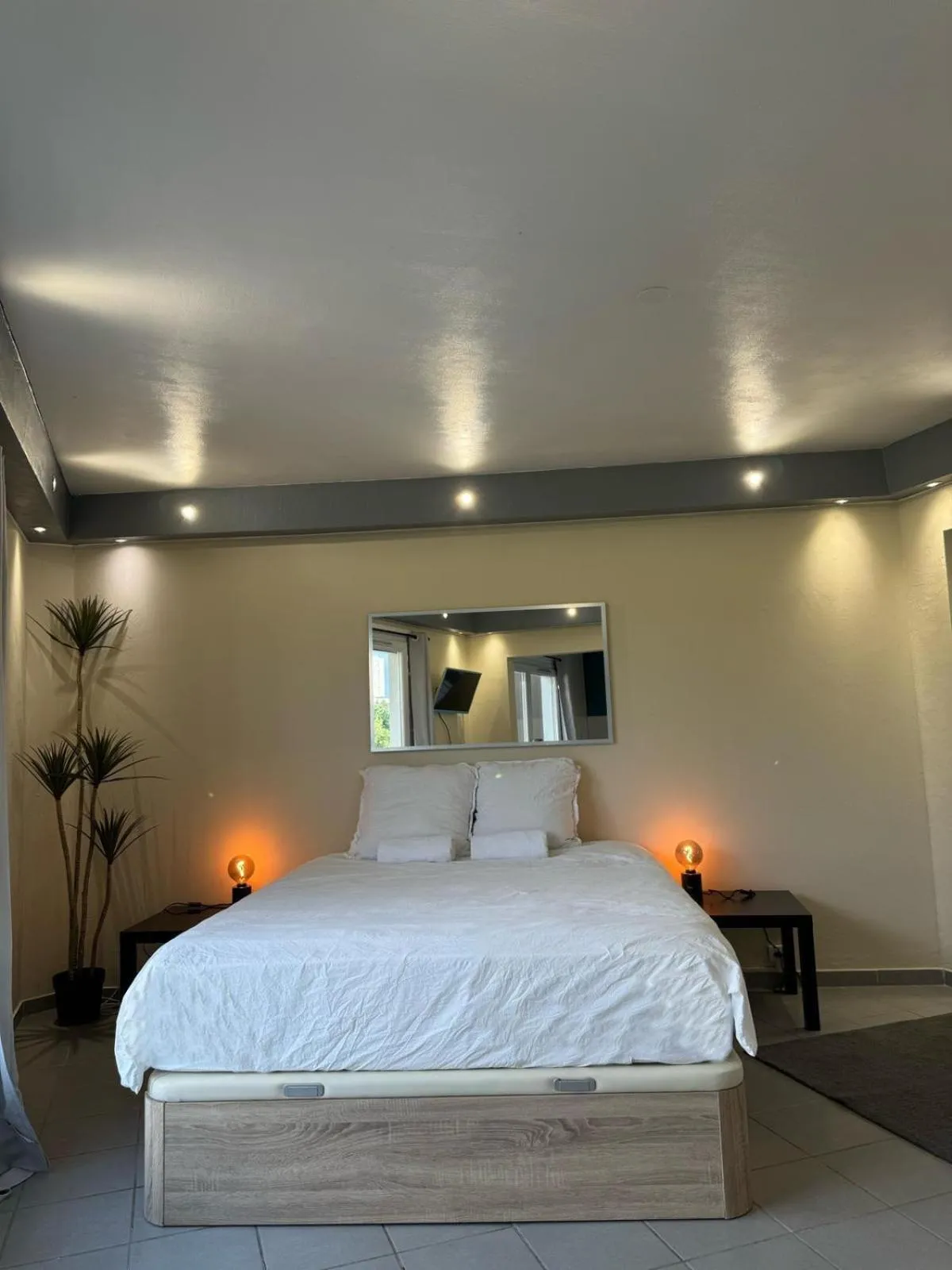 Bedroom, Bed in Appart' Hôtel Fauriel Saint-Etienne Parking privé balcon wifi