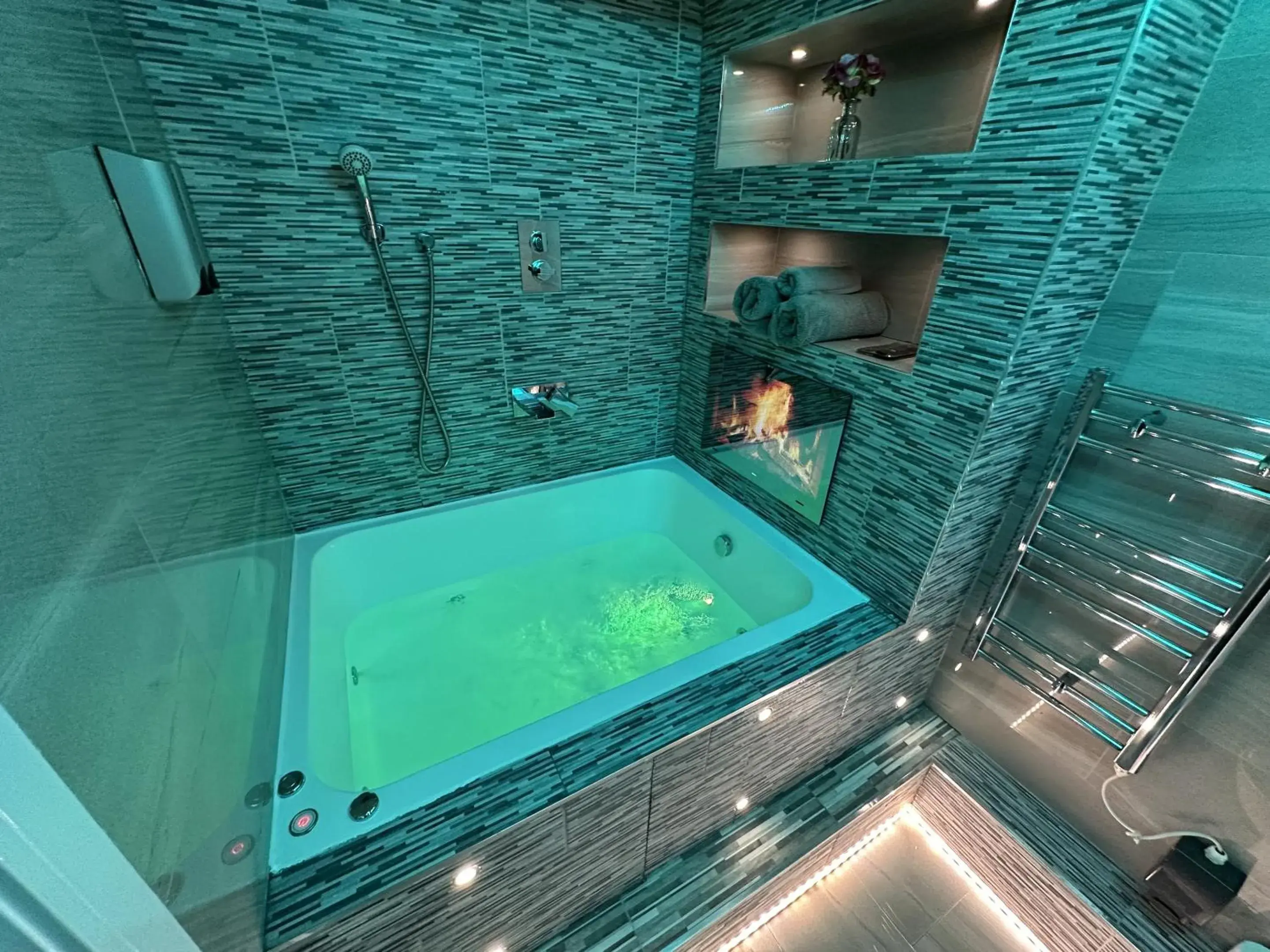 Deluxe Suite with Spa Bath in Livit Serviced Apartments Deluxe Suite with Spa Bath in Livit Serviced Apartments