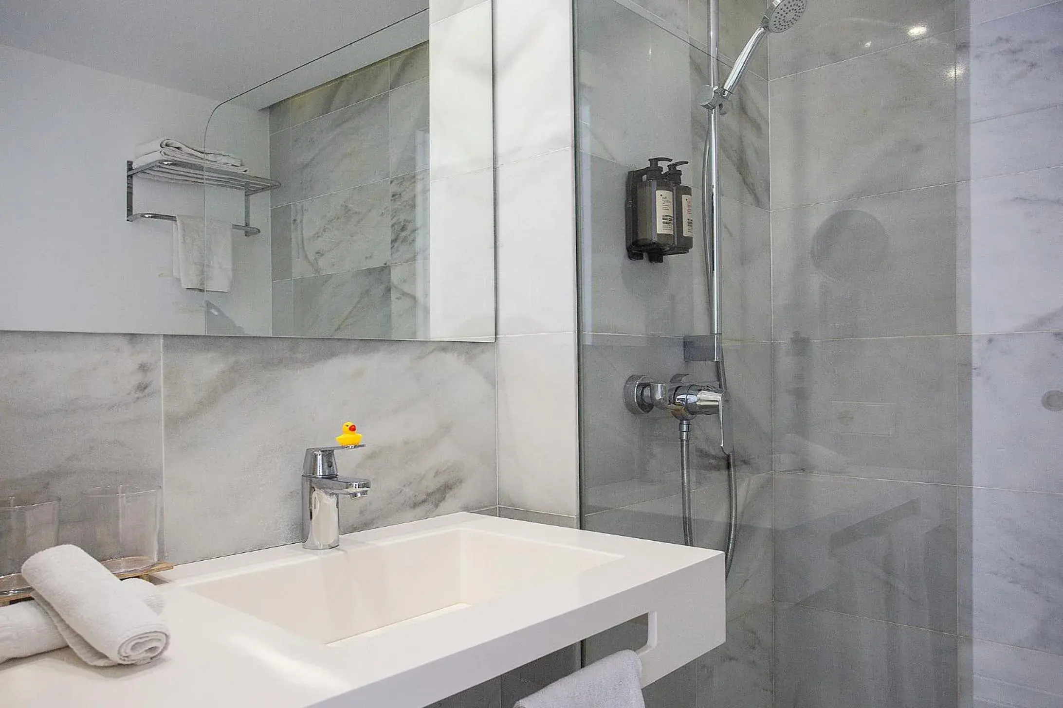 Twin Room with Sea View in Villa Miel Twin Room with Sea View in Villa Miel