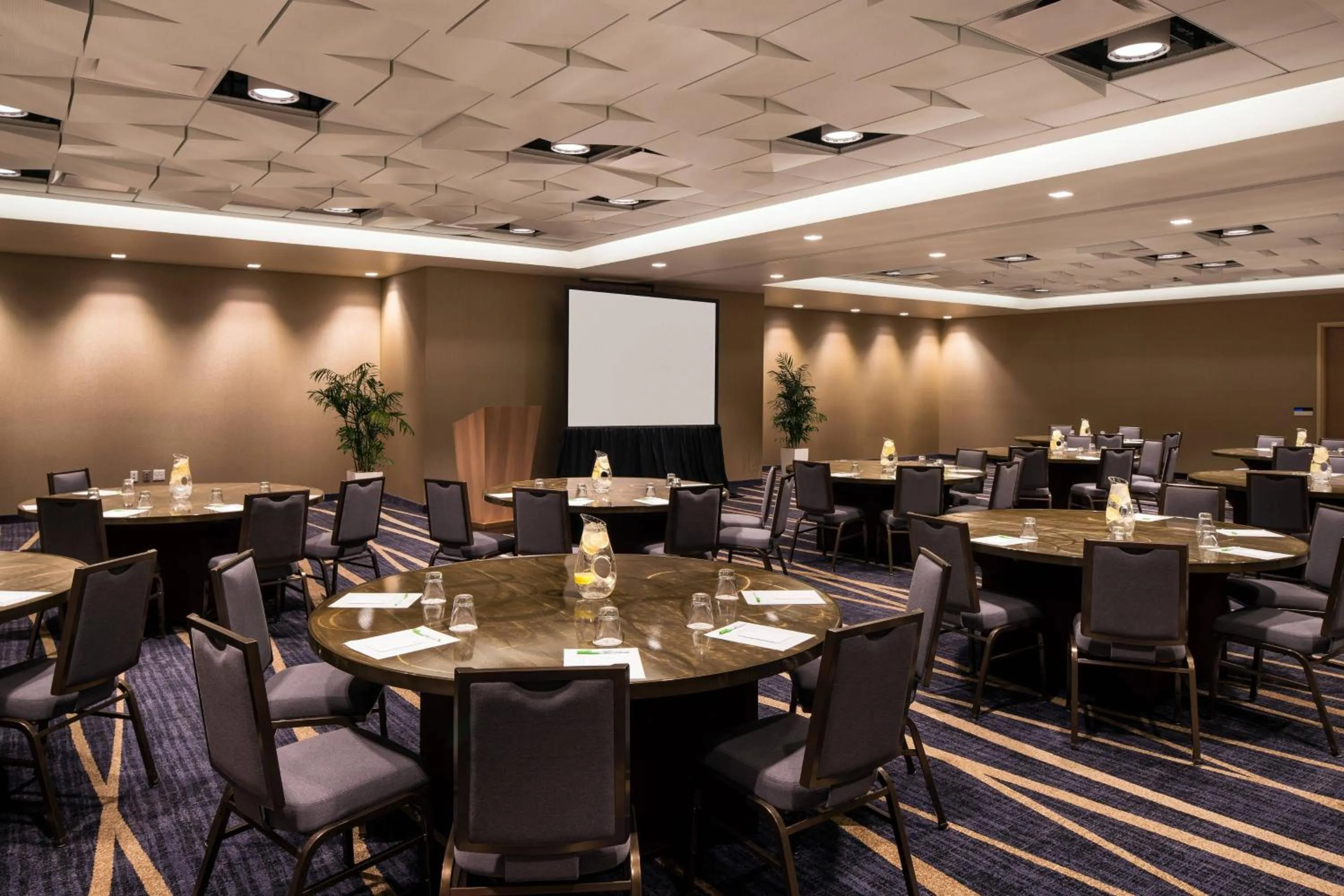 Meeting/conference room in Courtyard by Marriott Phoenix Downtown