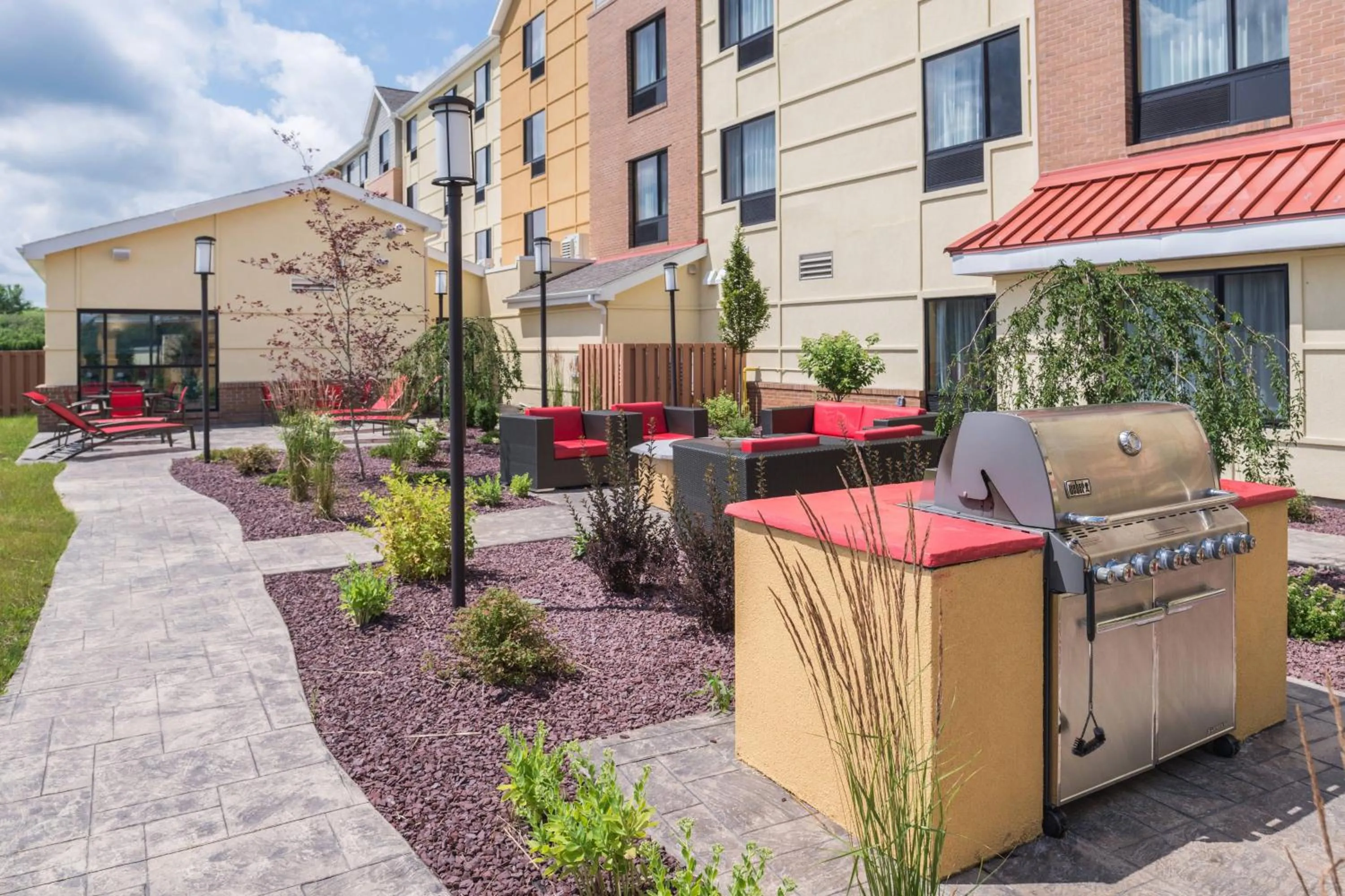 Lounge or bar in TownePlace Suites by Marriott New Hartford