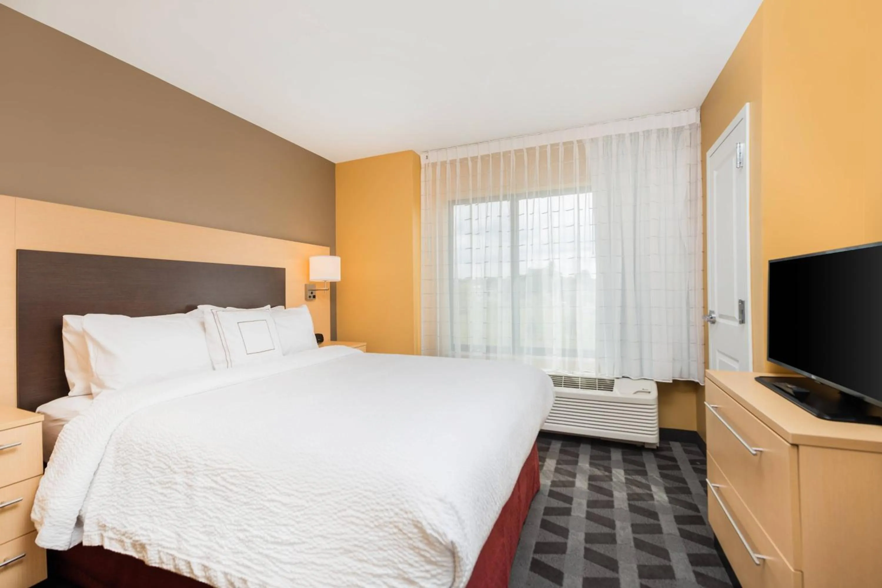 Bedroom, Bed in TownePlace Suites by Marriott New Hartford