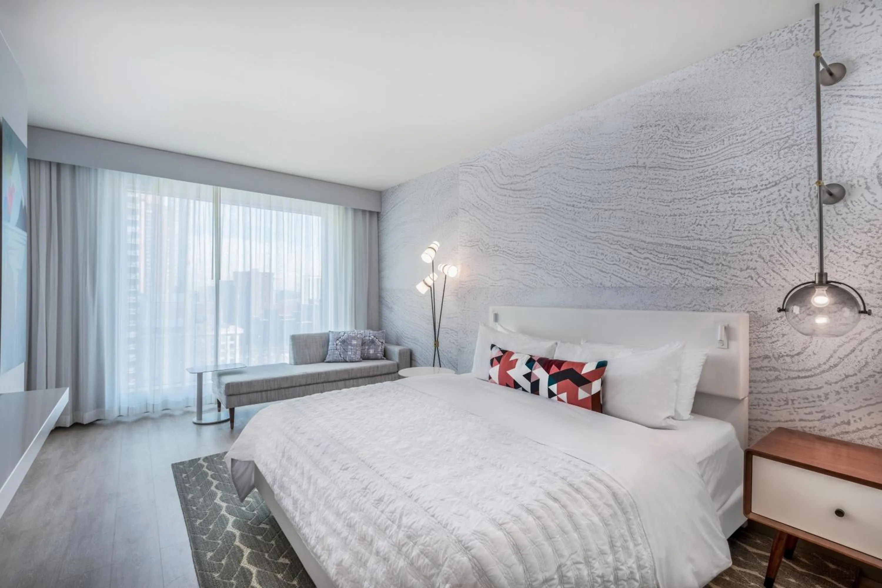 Photo of the whole room, Bed in Le Meridien Denver Downtown