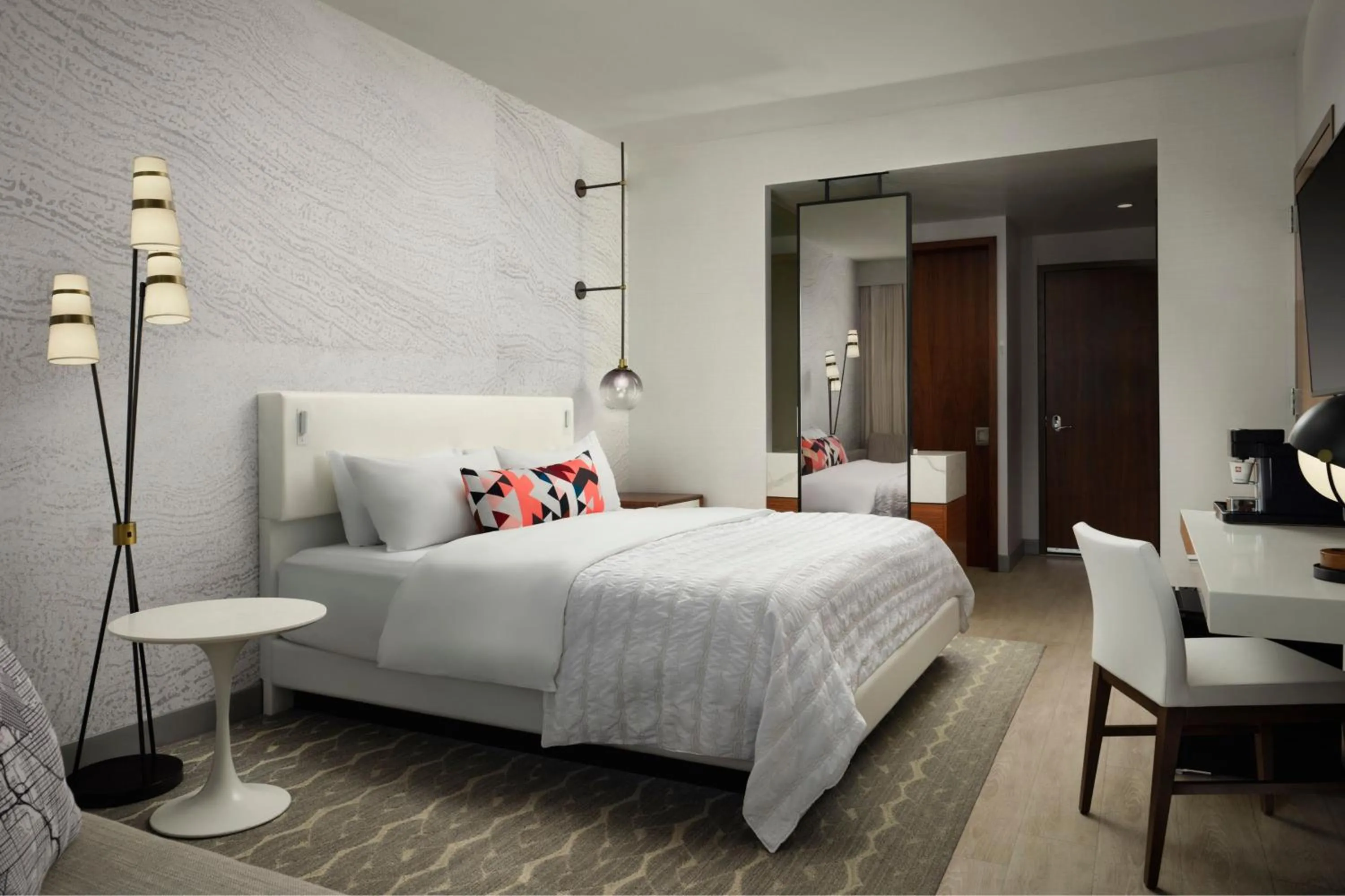 Photo of the whole room, Bed in Le Meridien Denver Downtown