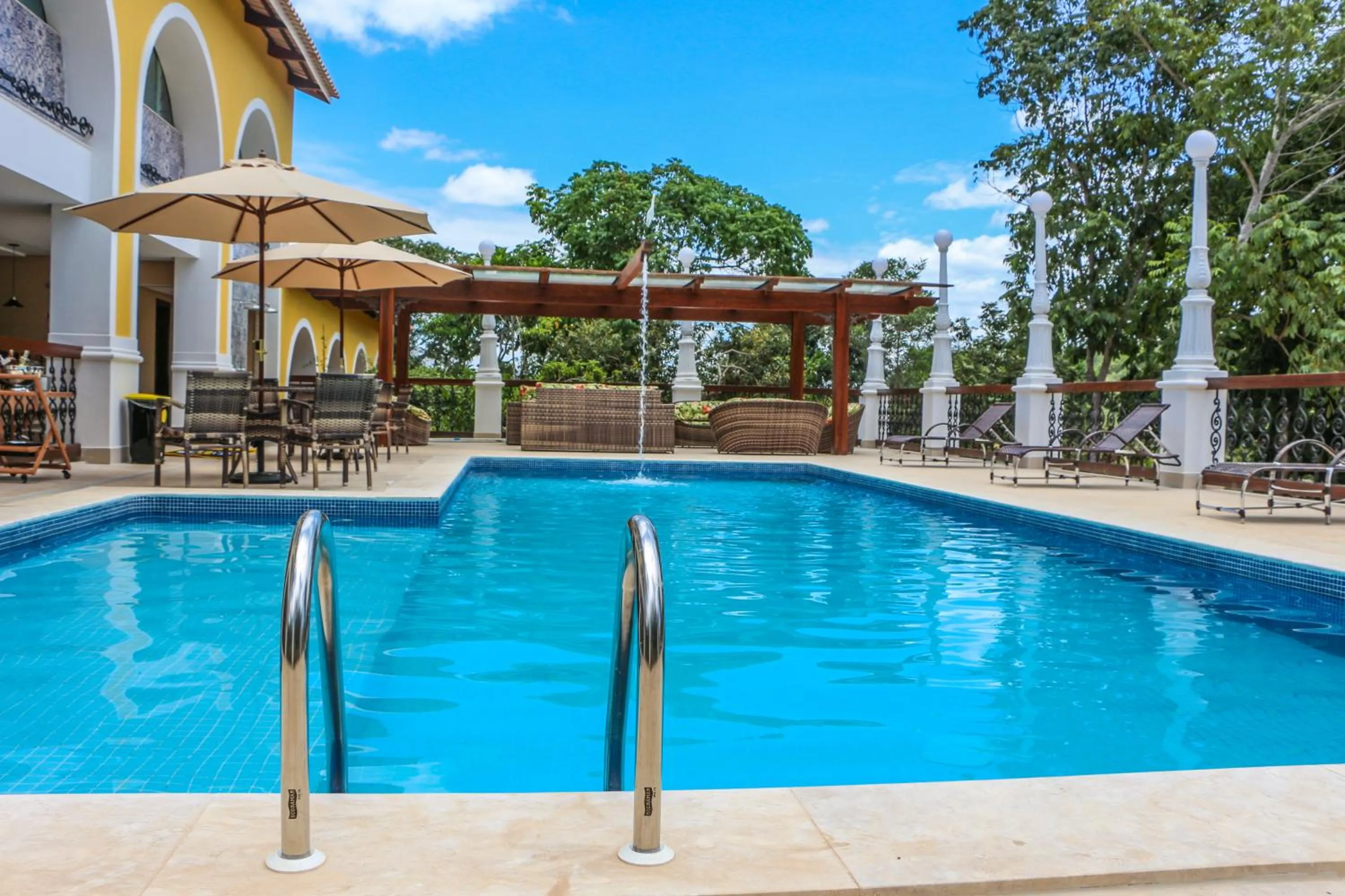 Swimming pool in Terra dos Diamantes Hotel