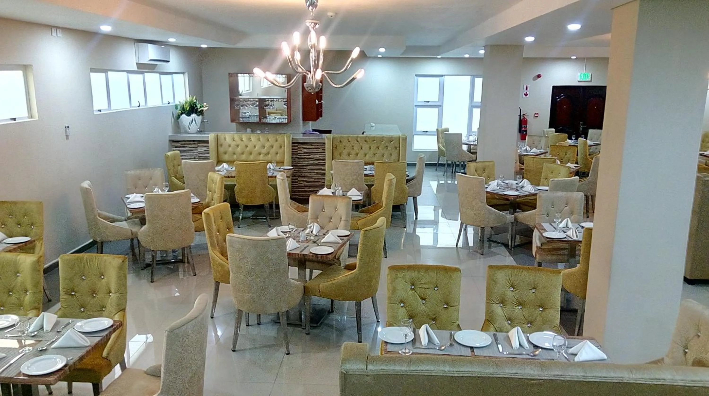 Restaurant/places to eat in Tlotlo Hotel & Conference Centre