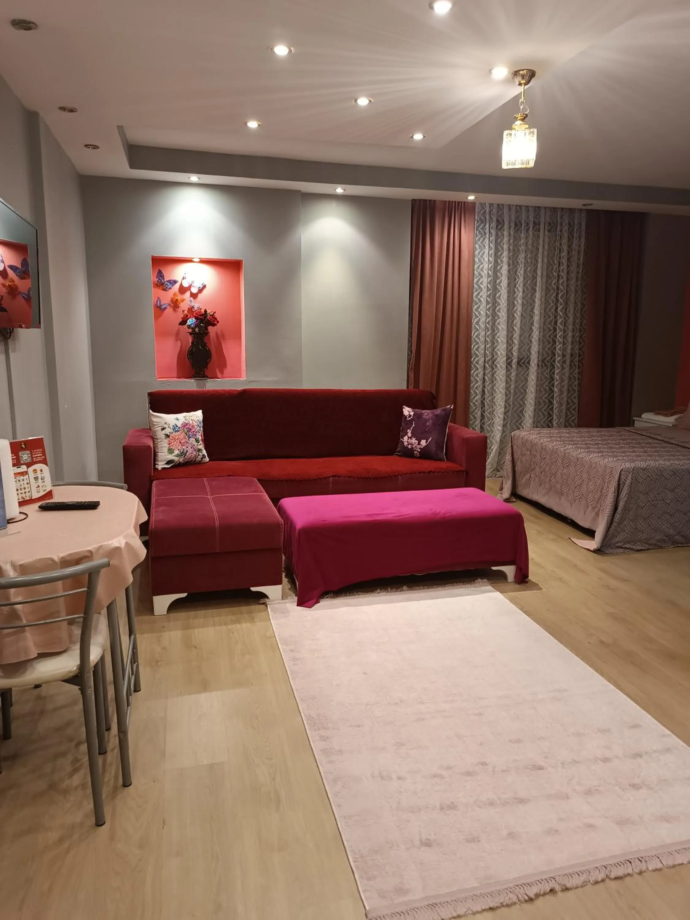 Photo of the whole room, Bed in Samlife Apart