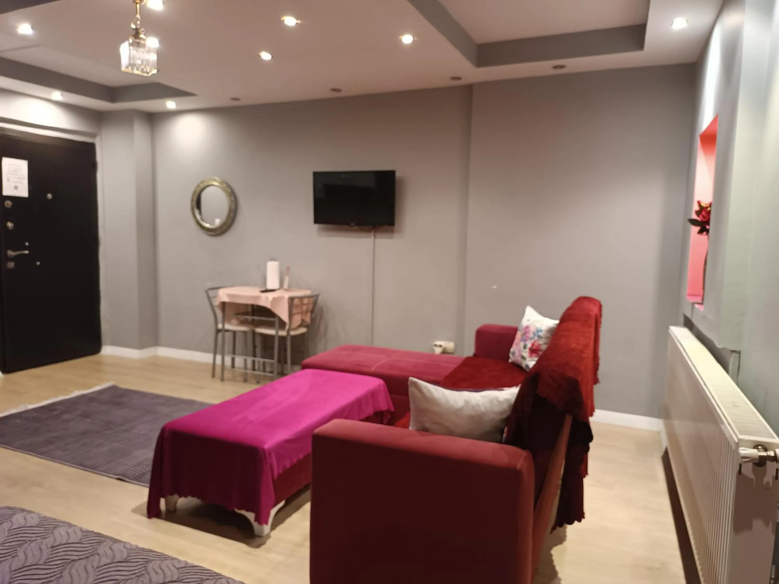 Photo of the whole room, Bed in Samlife Apart