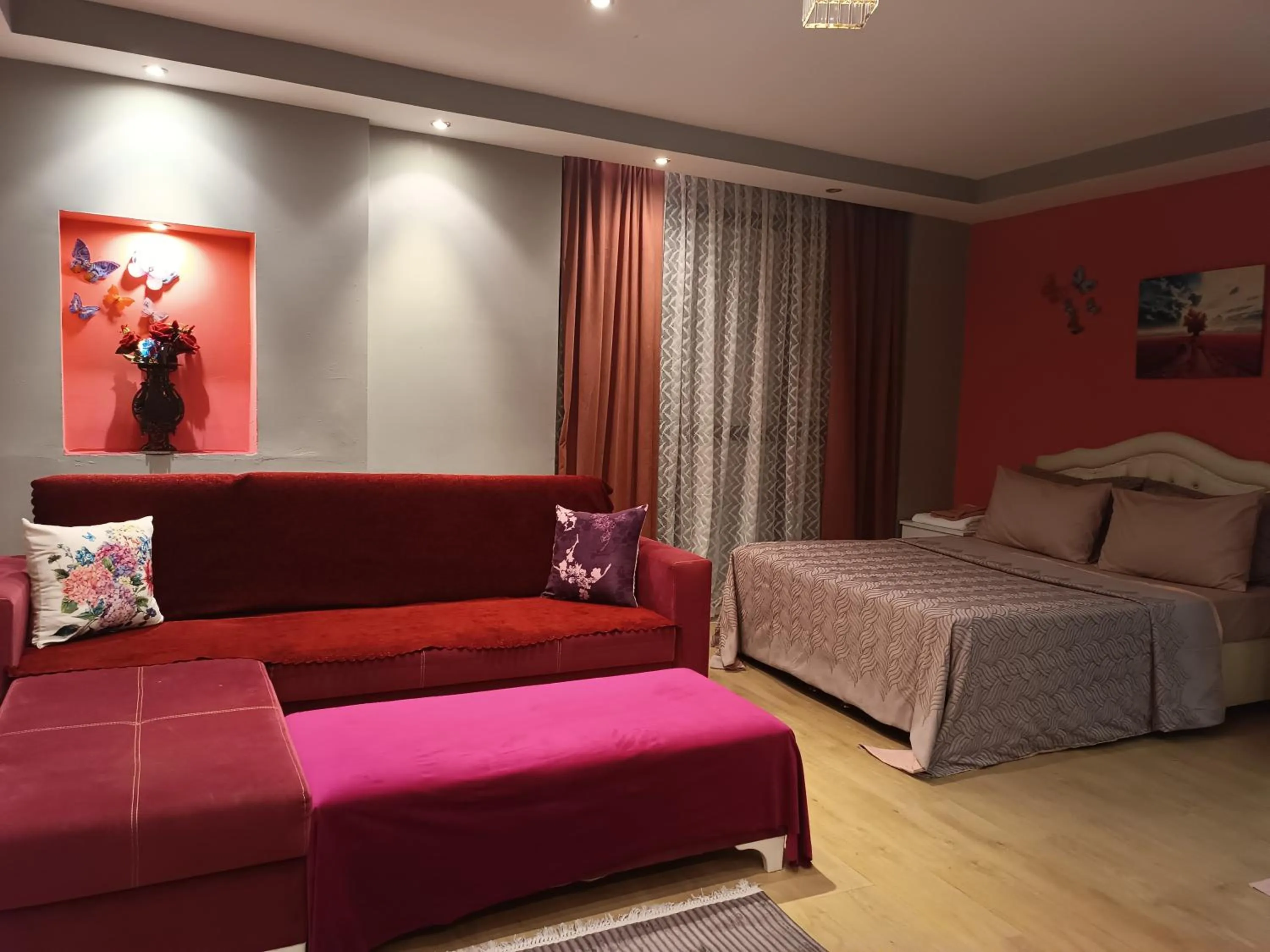 Photo of the whole room, Bed in Samlife Apart