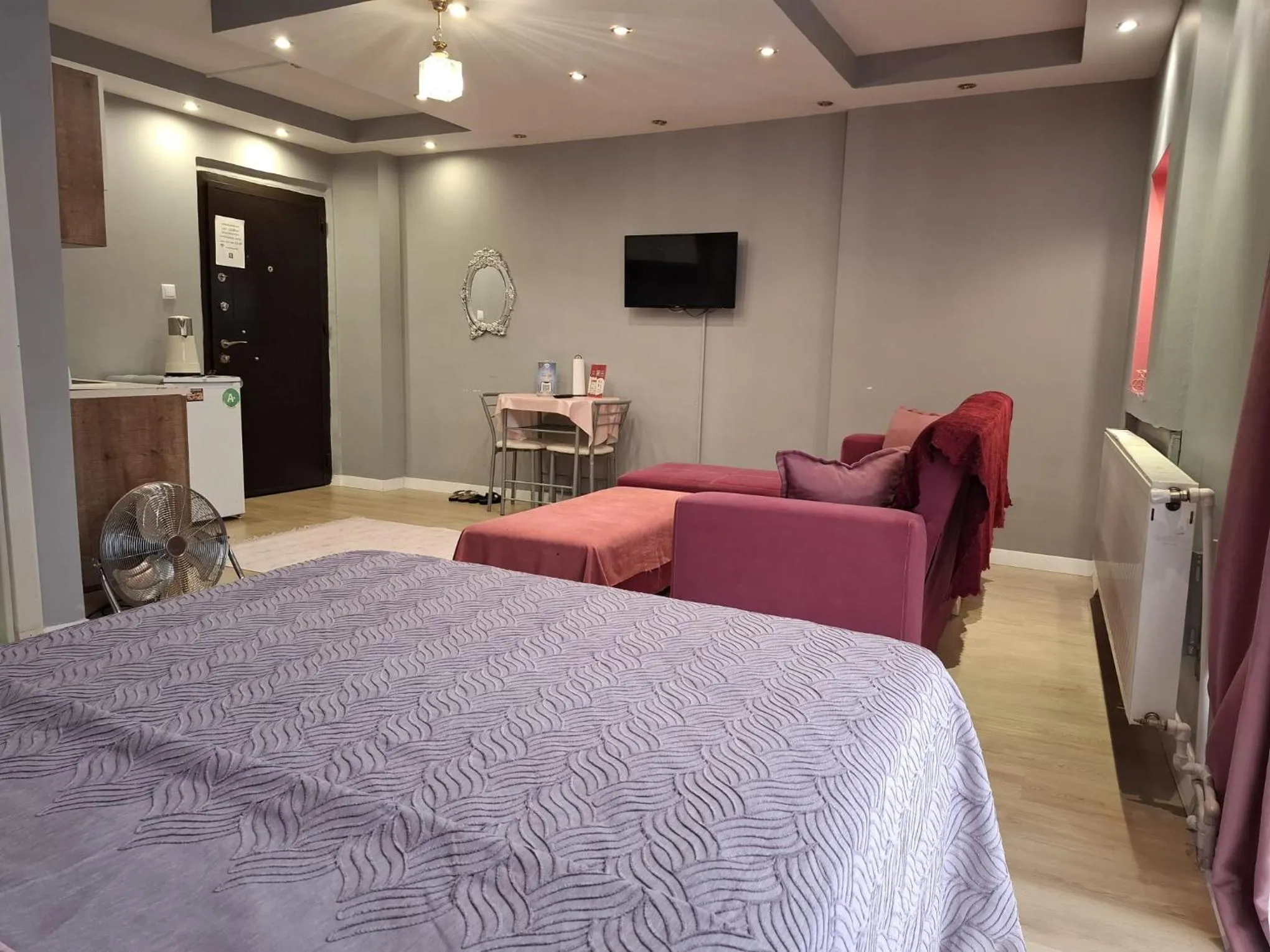 Photo of the whole room, Bed in Samlife Apart