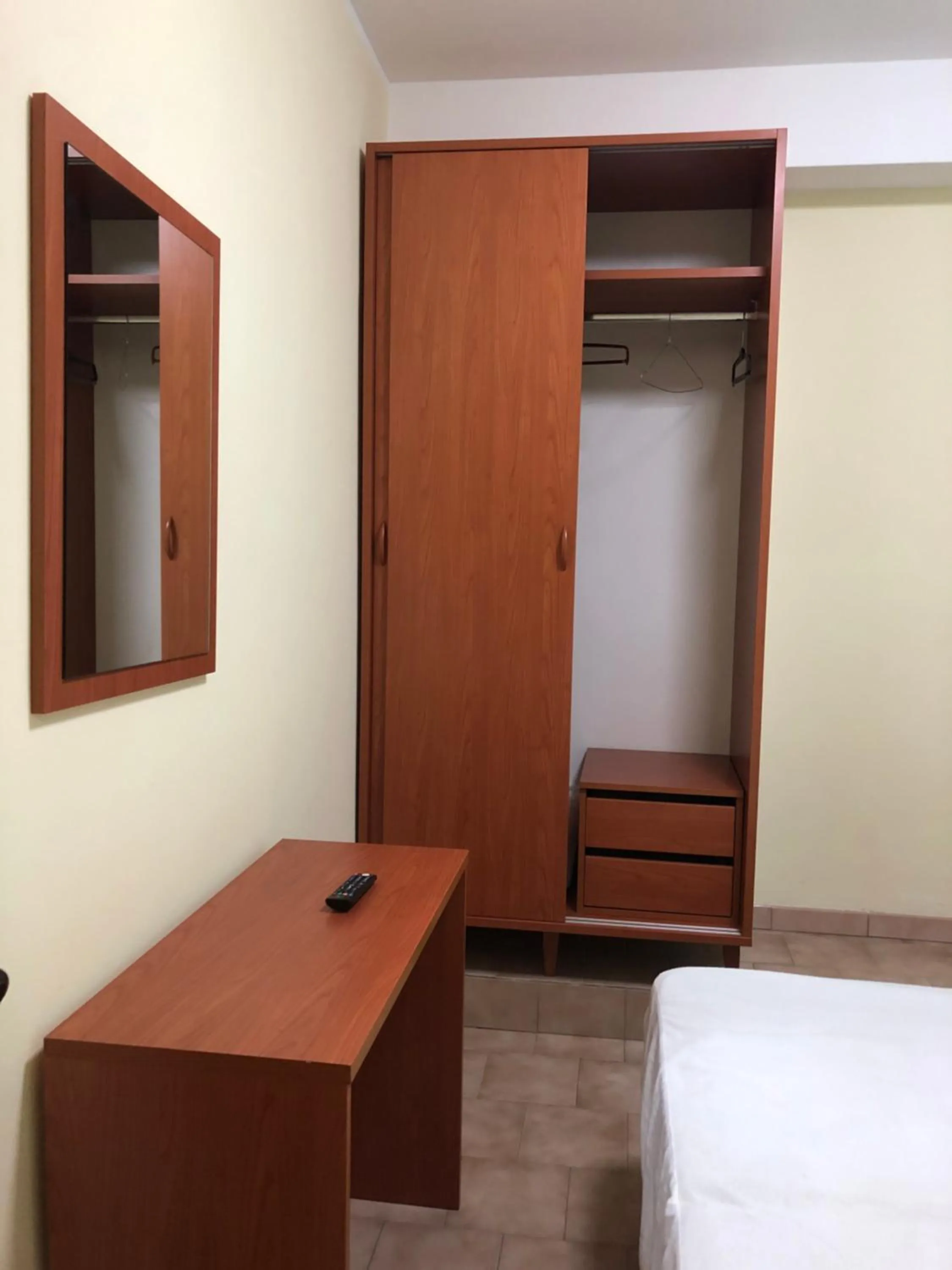 wardrobe, Bed in Tiglio Vieste