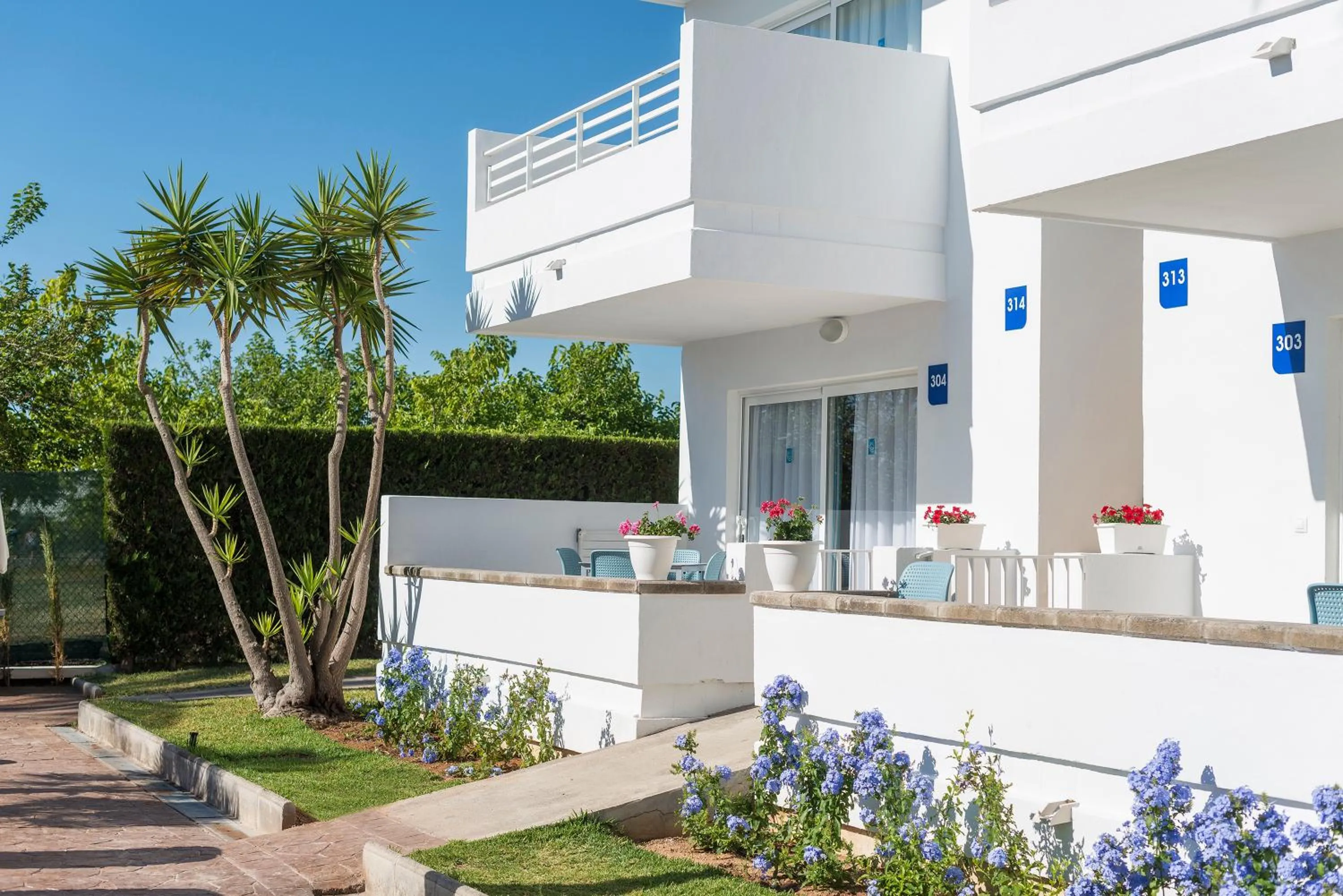 Property building in Apartamentos Solecito