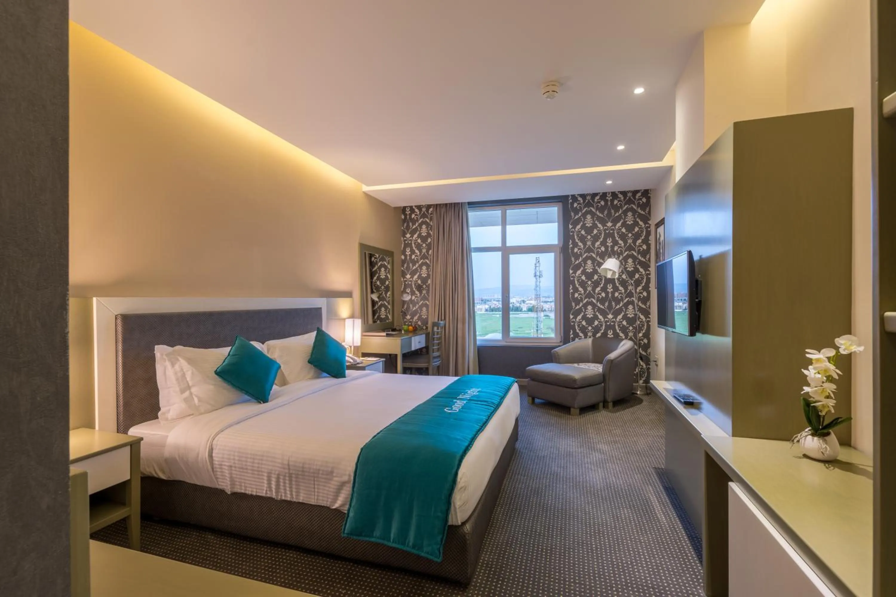 Photo of the whole room, Bed in La Roche Hotel