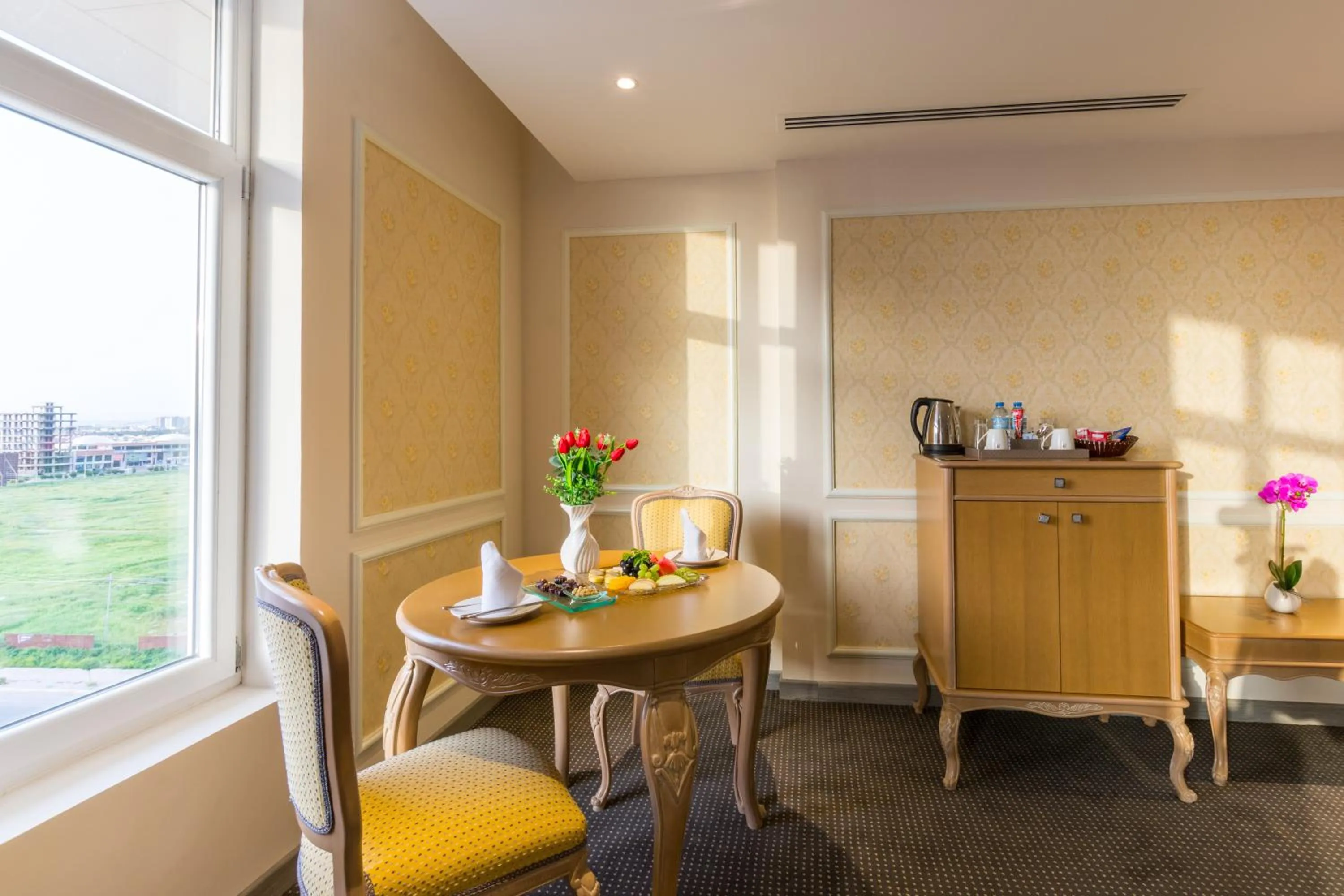 Living room in La Roche Hotel