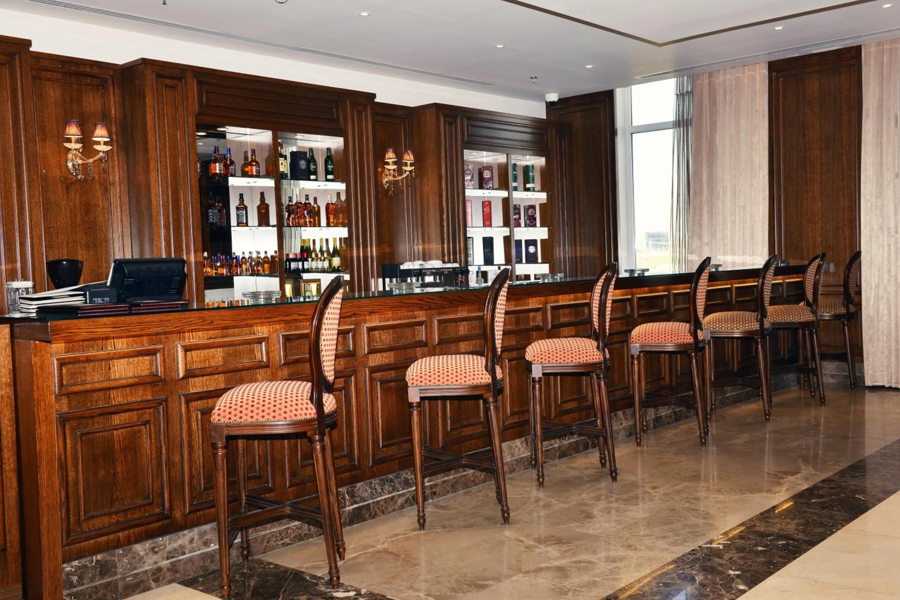 Restaurant/places to eat in La Roche Hotel