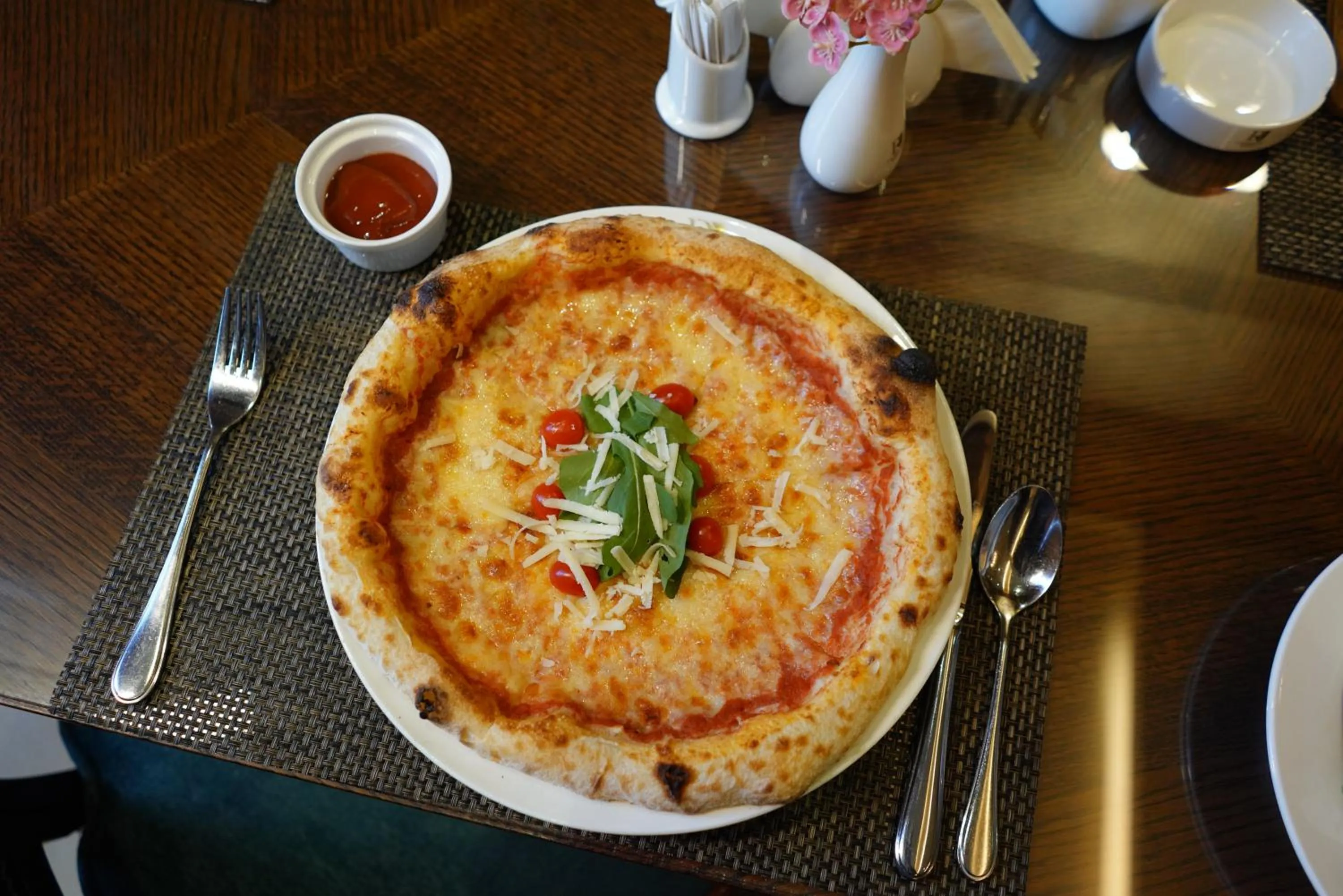 Restaurant/places to eat in La Roche Hotel