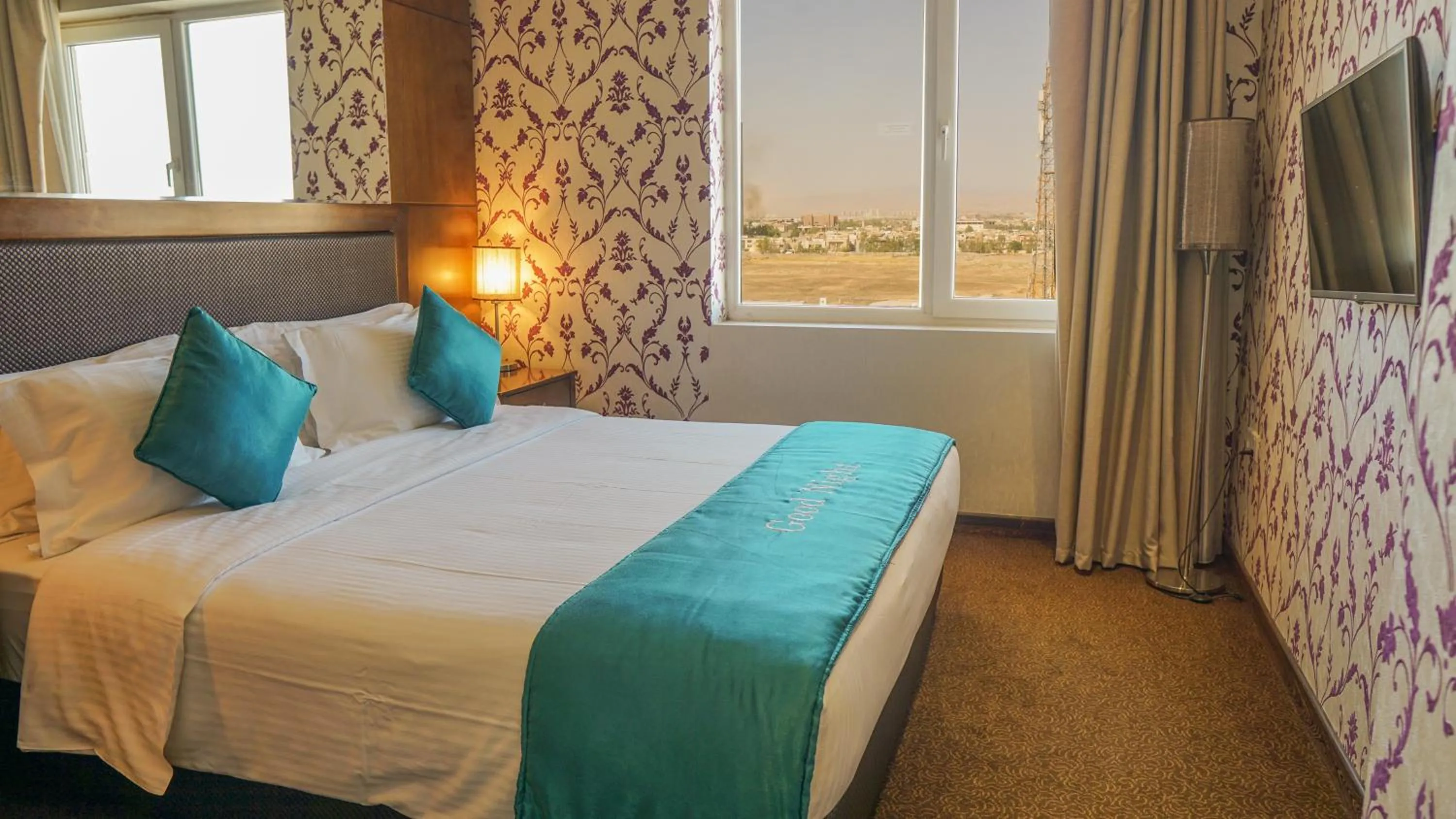 Bedroom, Bed in La Roche Hotel