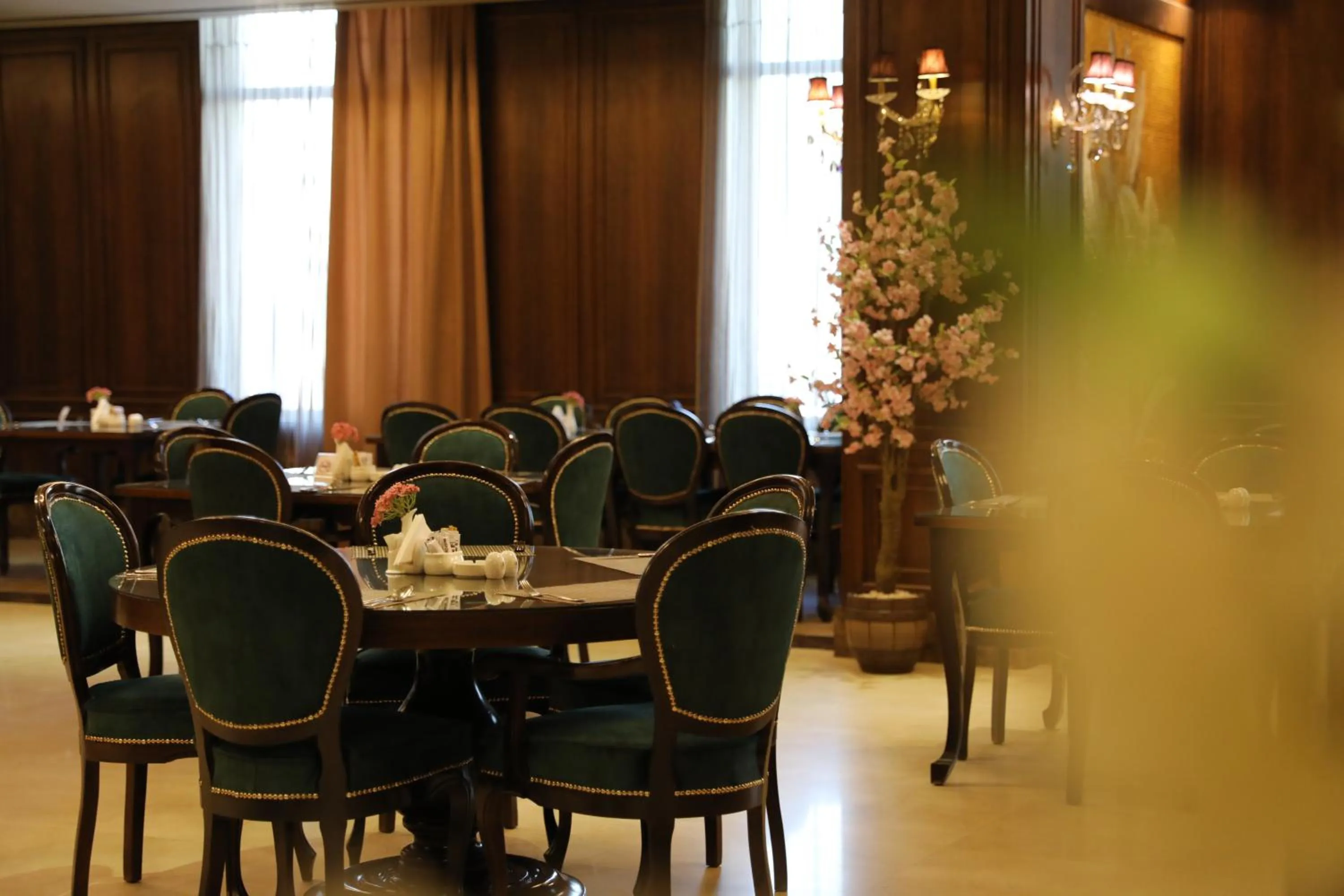 Restaurant/places to eat in La Roche Hotel