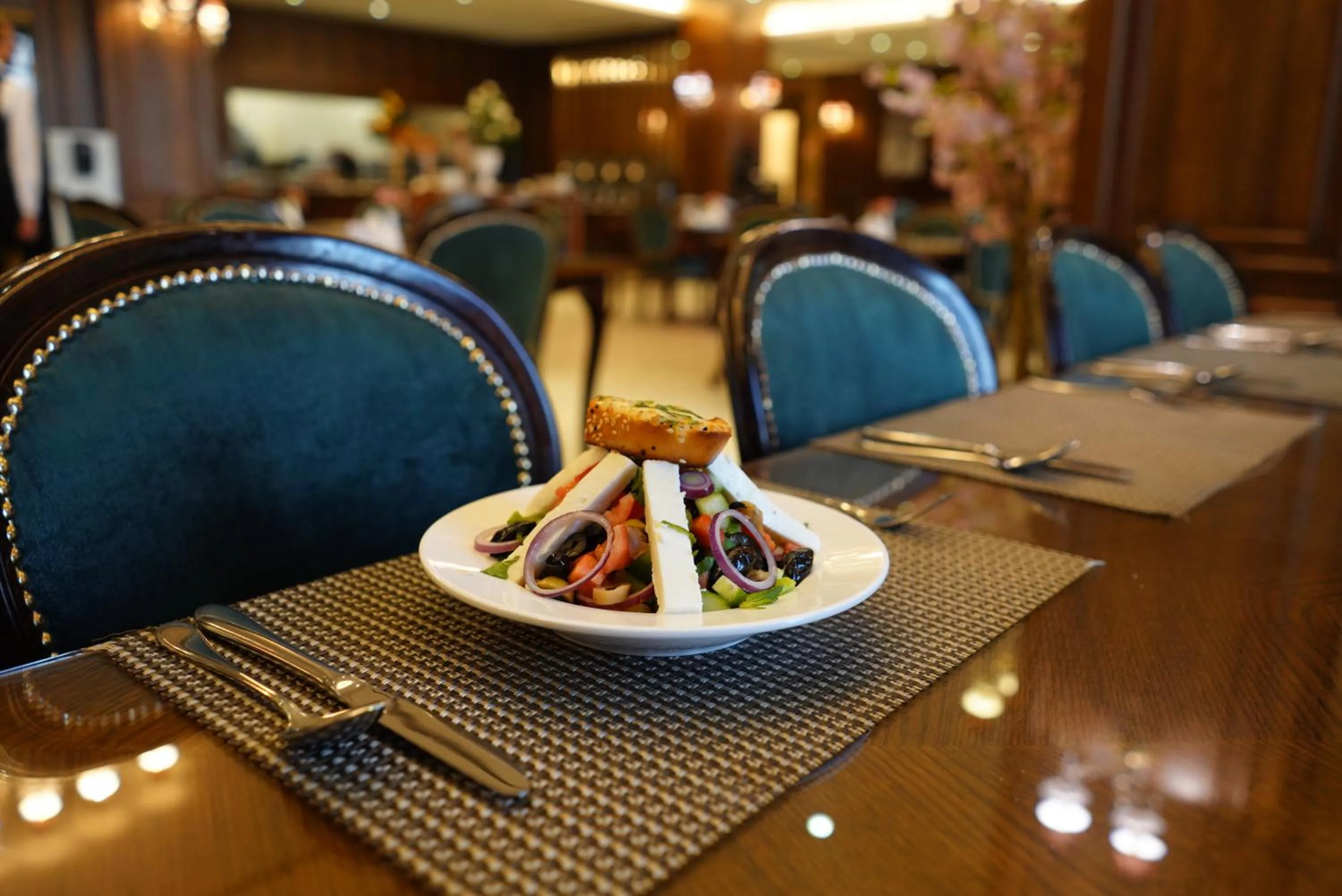 Restaurant/places to eat in La Roche Hotel