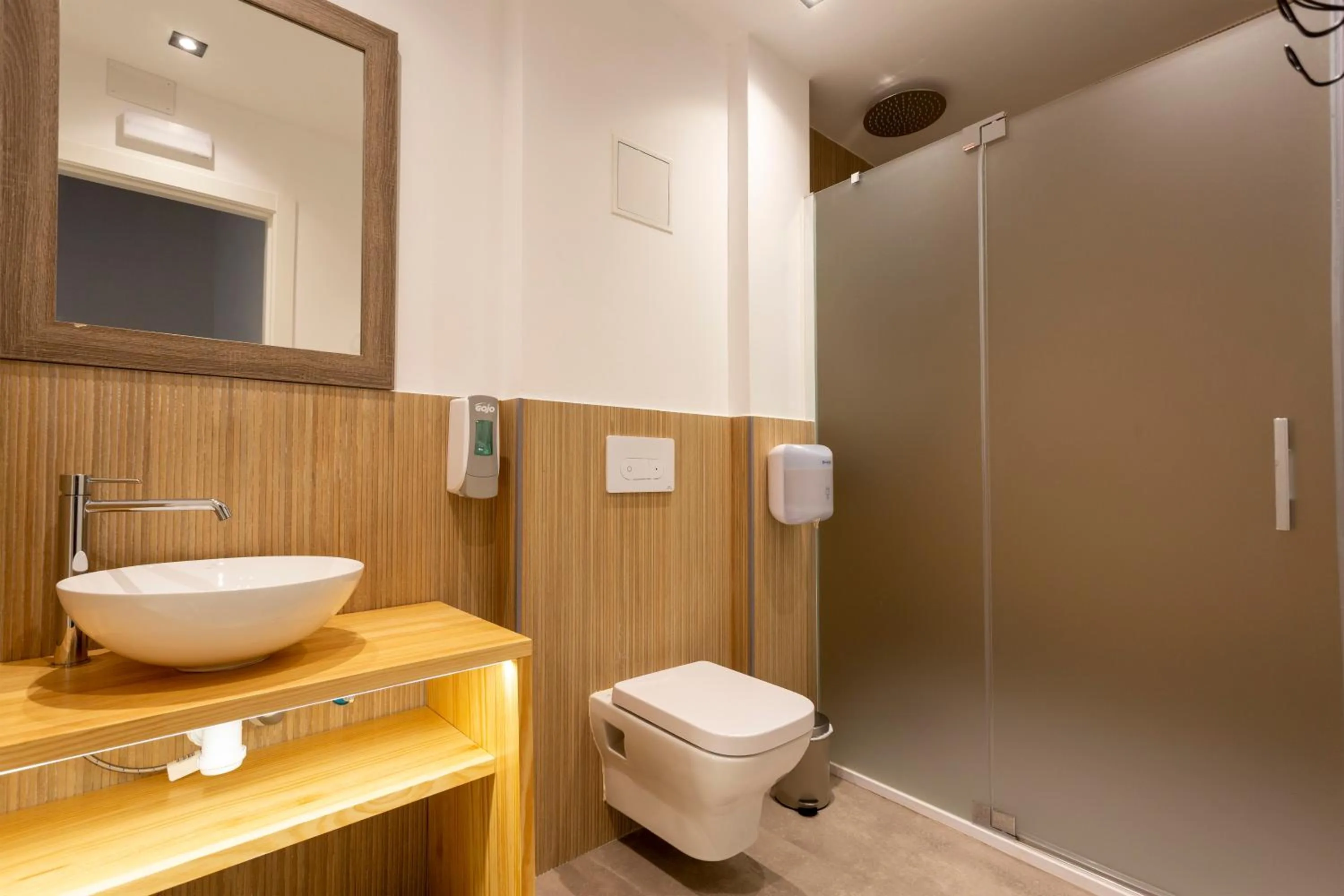 Shower in Malaga Stop Hostel AB