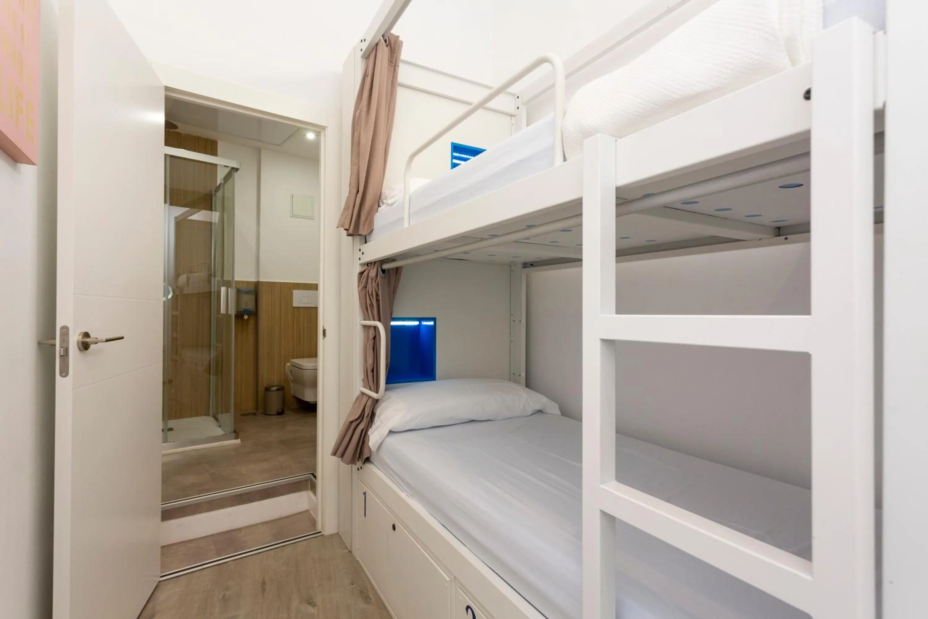 bunk bed, Bed in Malaga Stop Hostel AB