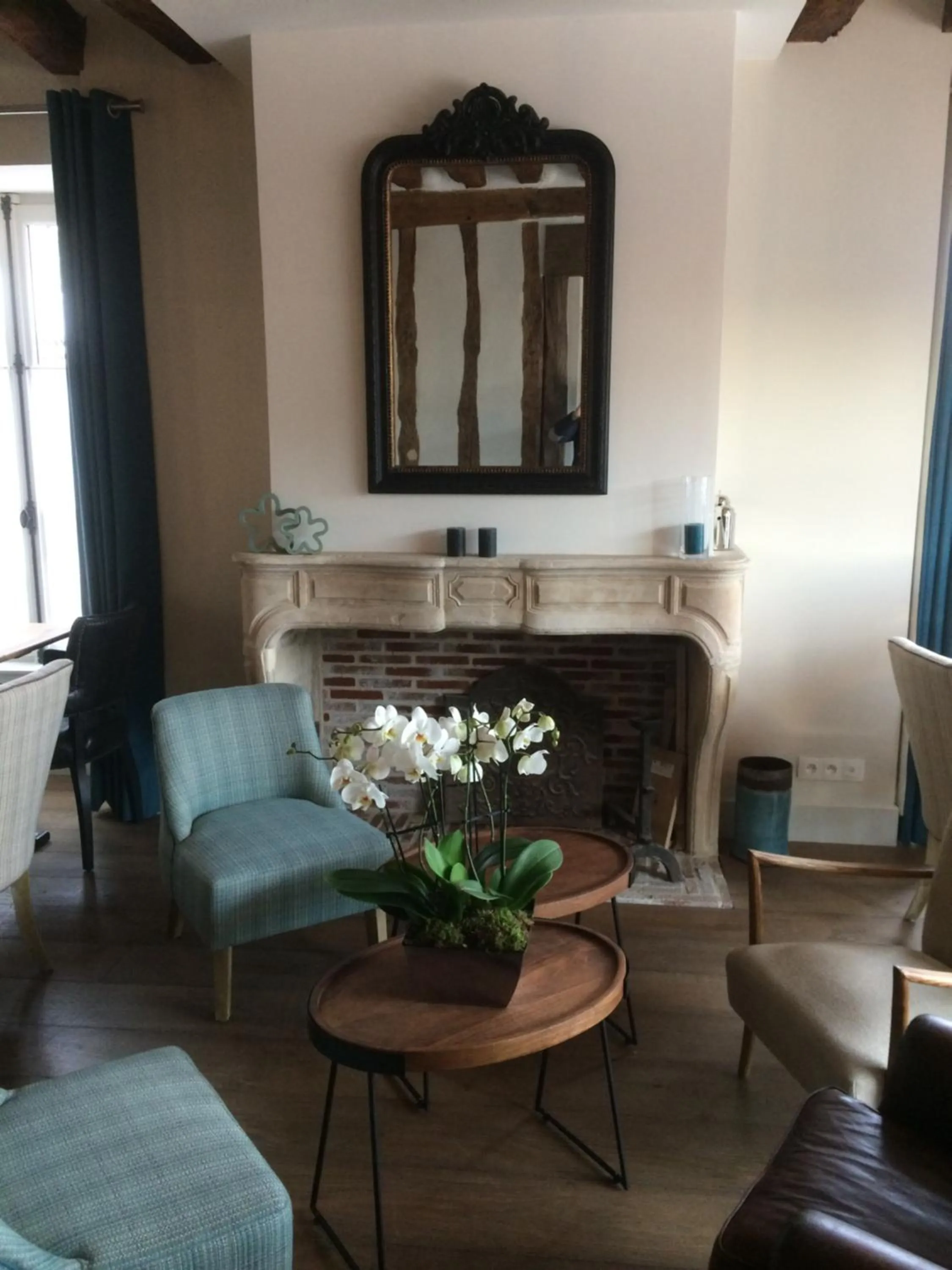 Lounge or bar in Hôtel Le Chantilly