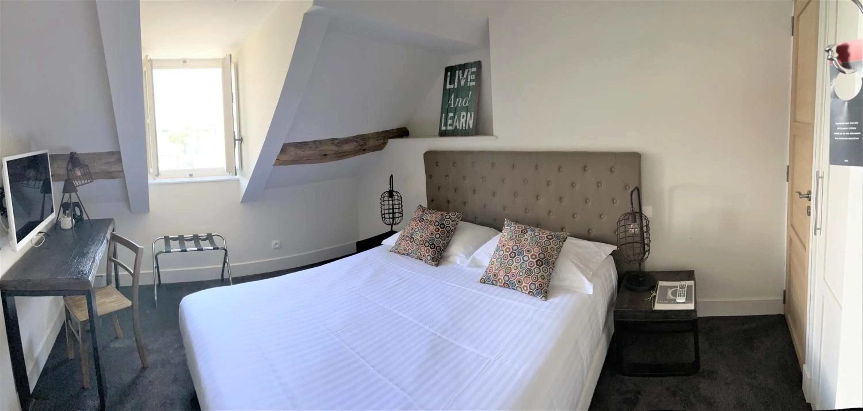 Single Room in Hôtel Le Chantilly