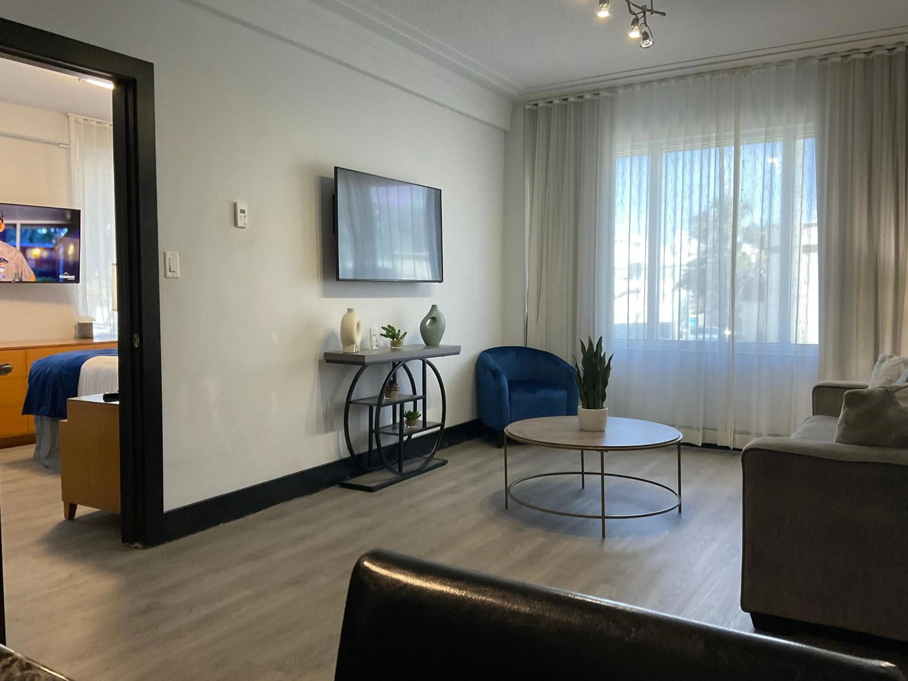 Living room in The Streamline Hotel - Daytona Beach