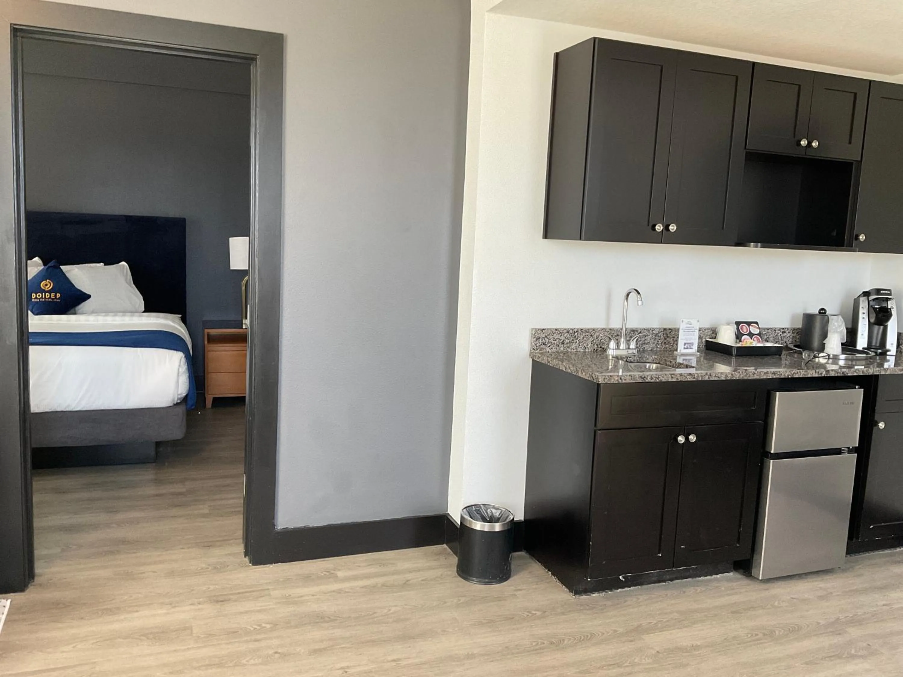 Bed in The Streamline Hotel - Daytona Beach