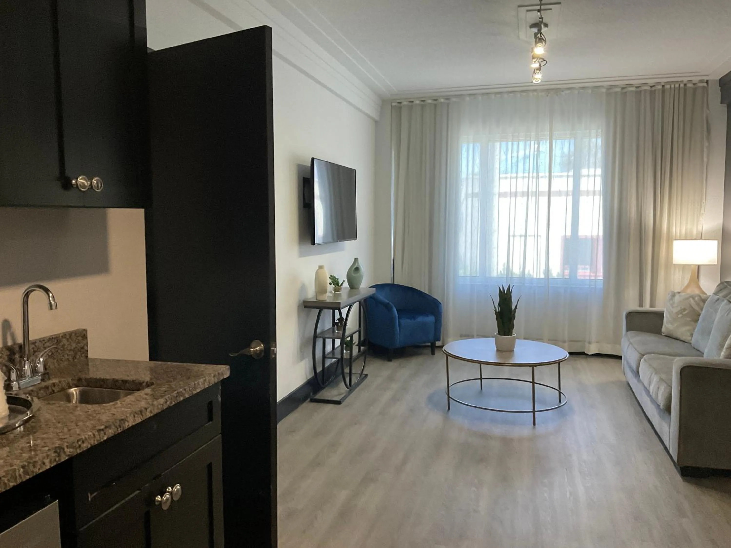 Living room in The Streamline Hotel - Daytona Beach