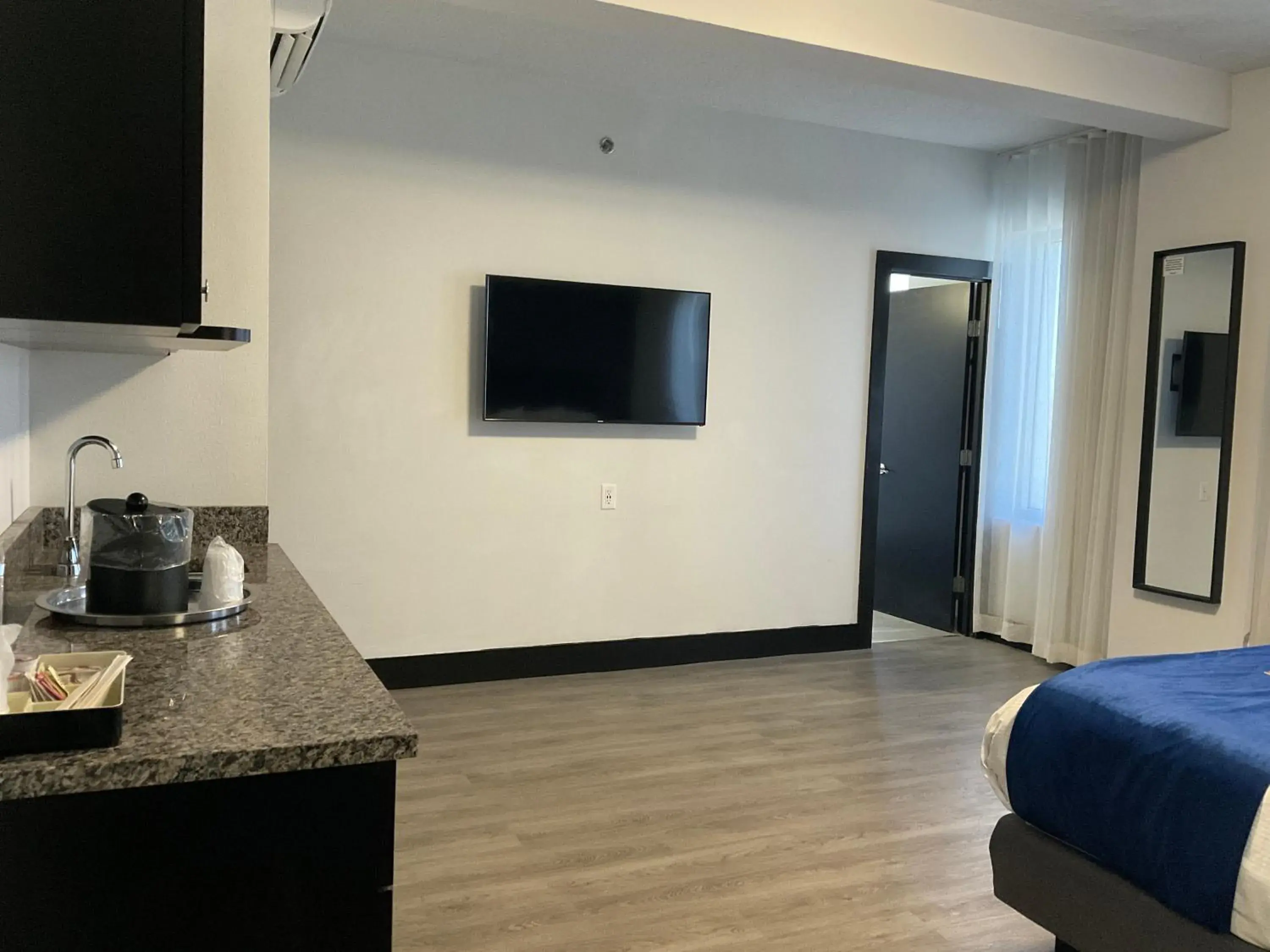 King Studio in The Streamline Hotel - Daytona Beach King Studio in The Streamline Hotel - Daytona Beach