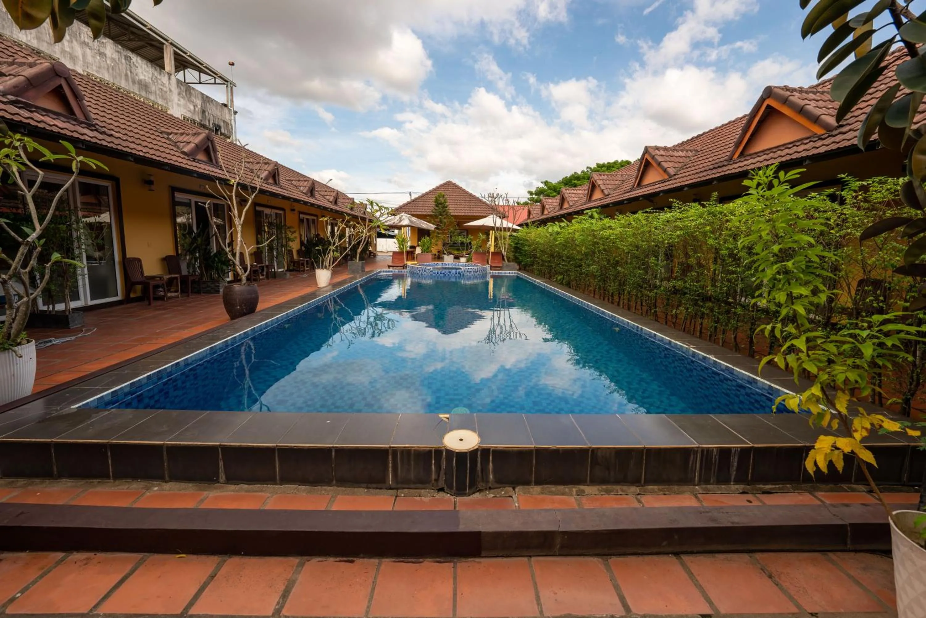 Swimming pool in Hello Kampot Resort