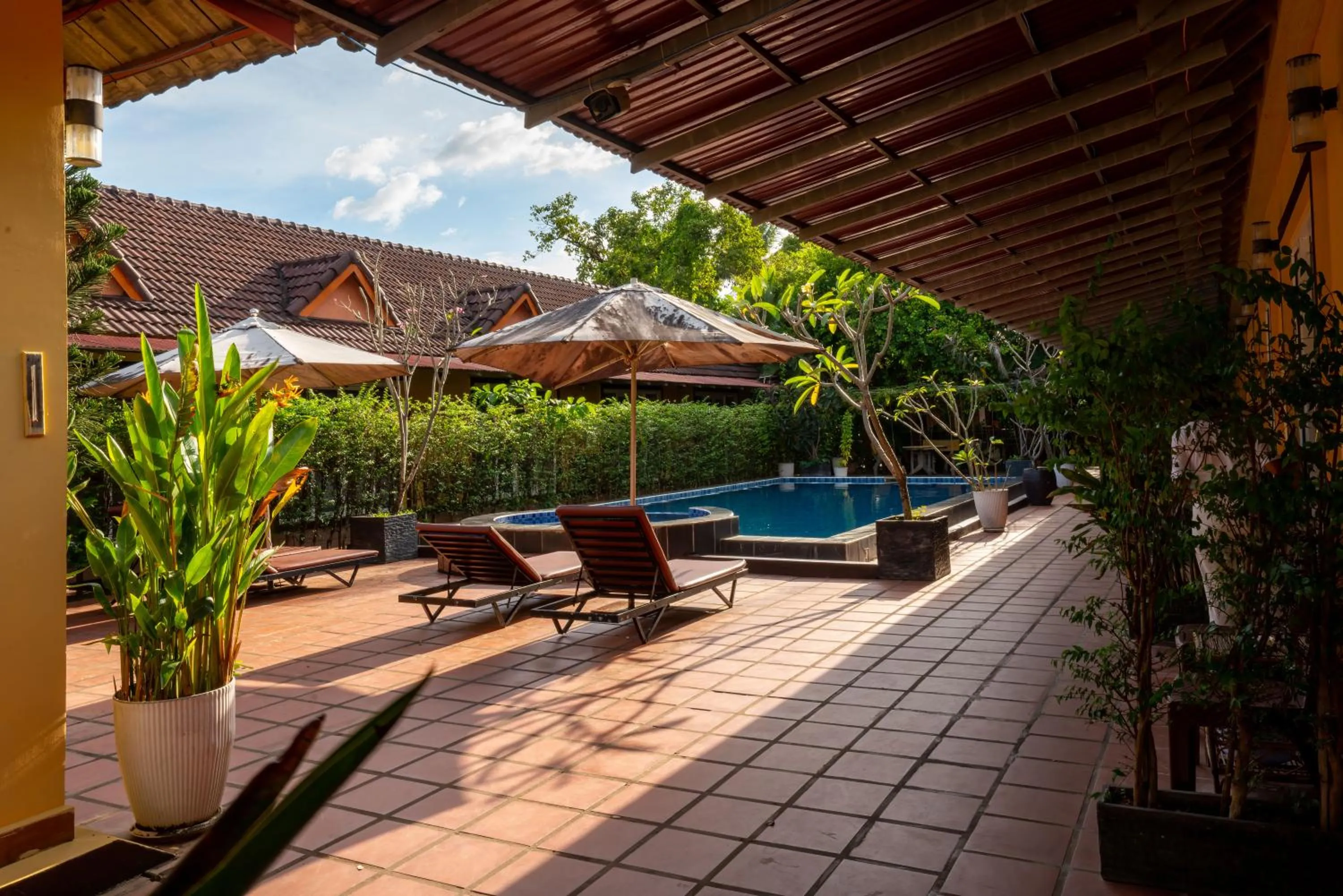 Swimming pool in Hello Kampot Resort